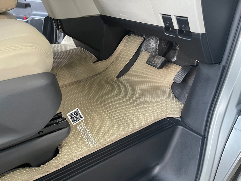 พรมกระดุม Toyota Commuter 2022 ภายในดัดแปลง กระดุมเล็กสีครีม