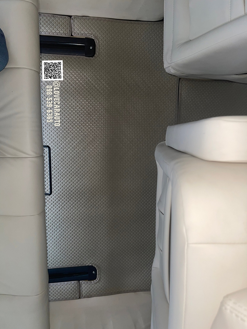 พรมกระดุม Toyota Commuter 2022 ภายในดัดแปลง กระดุมเล็กสีครีม