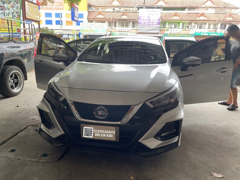 พรมปูพื้นรถยนต์ 6D Nissan Almera 2023 VVIP ด้ายคู่ สีแดงไวน์