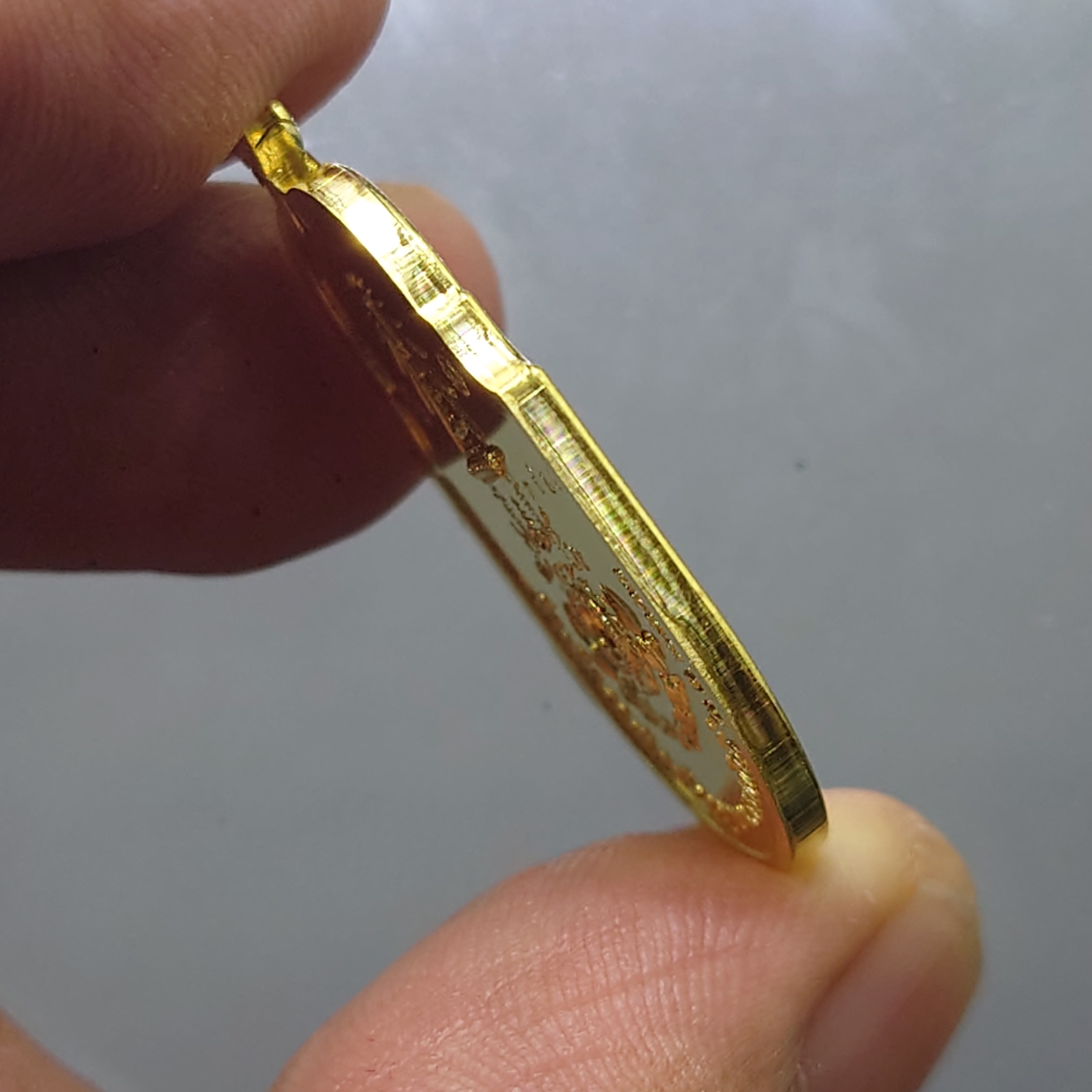 เหรียญทองคำ รัชกาลที่9 ที่ระลึกสร้างอุทยานราชภักดิ์ พร้อมกล่องเดิมๆ โคท 3567 พ.ศ.2558