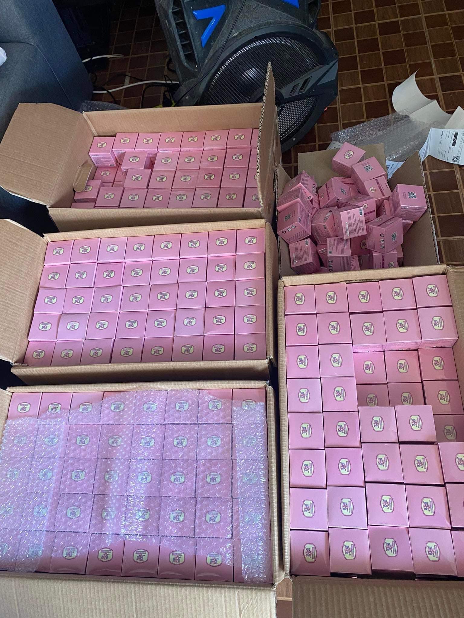 ครีมวายเอ ออร่าไนท์ ลดสิวเผยผิวใส 5g.