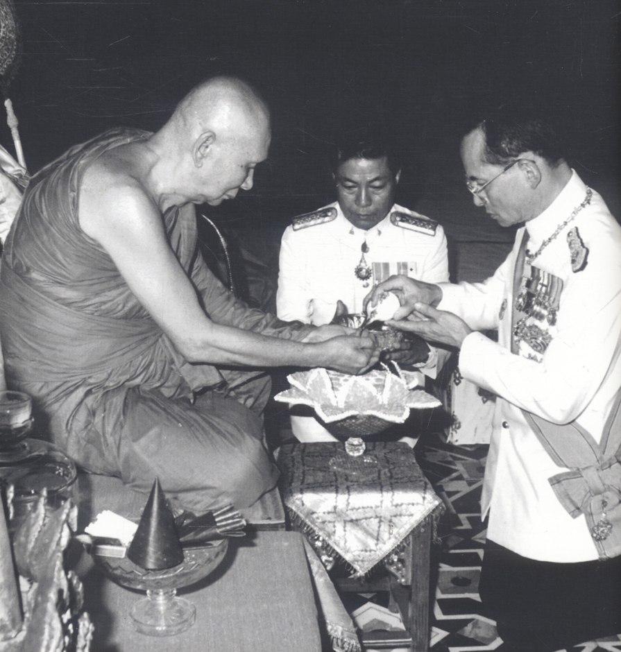 พระพุทธเมตตาประชาไทยไตรโลกนาถคันธารราฐอนุสรณ์ ในพระบรมราชินูปถัมภ์