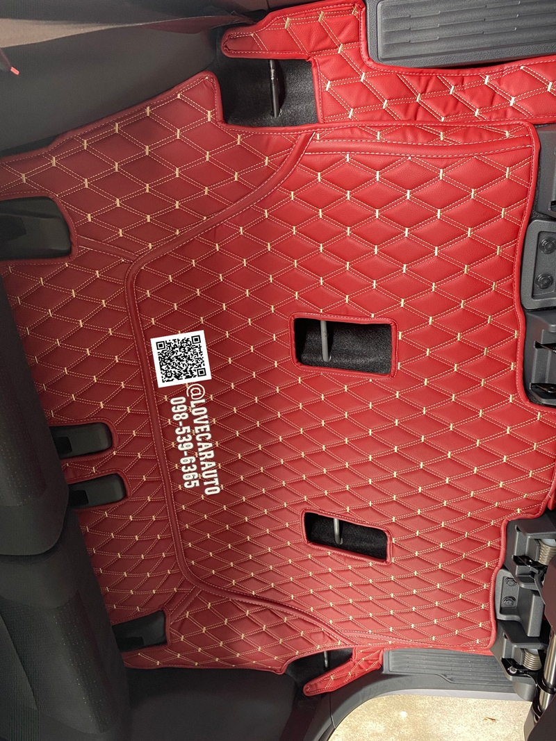 พรมปูพื้นรถยนต์ Toyota Veloz 2023 VVIP ด้ายคู่สีแดงไวน์ด้ายทอง