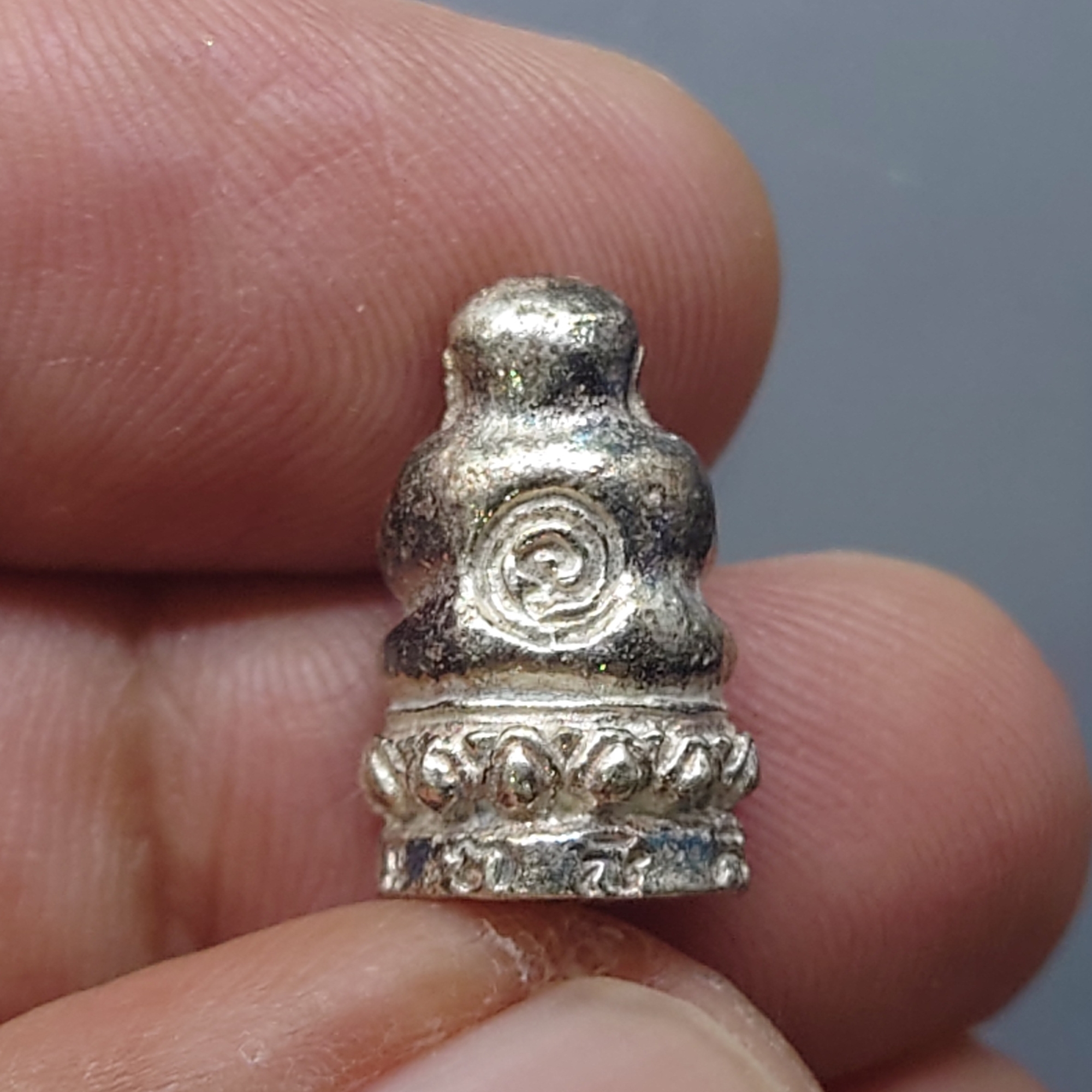 พระปิดตาสารพัดดี แช่น้ำมนต์ รุ่นพุทธคุณ เนื้อเงิน หลวงพ่อเกษม เขมโก สำนักสุสานไตรลักษณ์ ลำปาง ปี2538 พร้อมตลับเดิม