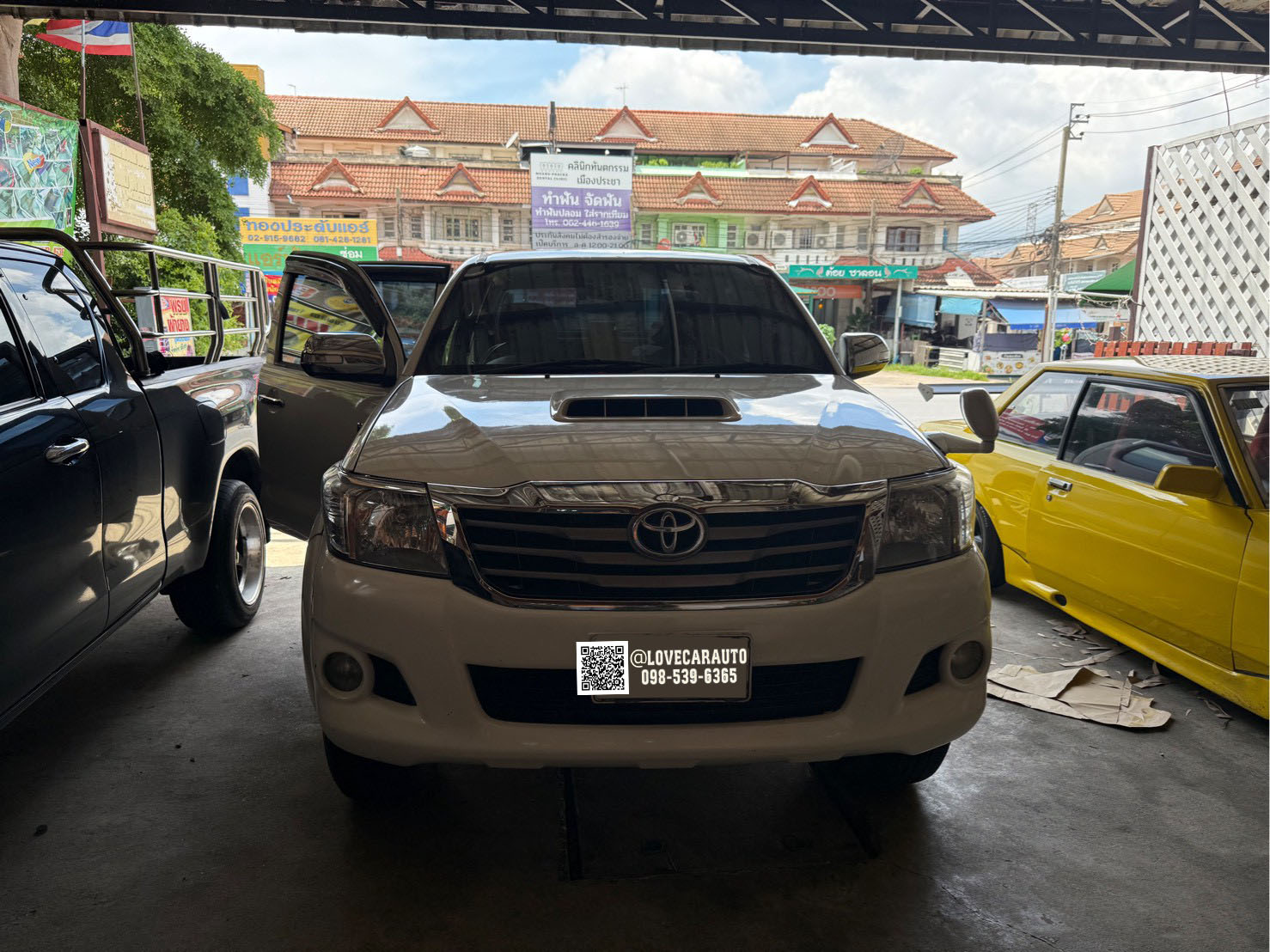 พรมปูพื้นรถยนต์ Toyota Vigo 4ประตู vvipด้ายคู่ สีน้ำตาลเข้มด้ายทอง
