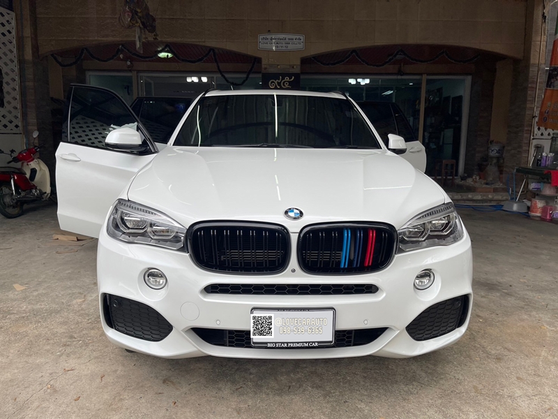 พรมปูพื้นรถยนต์ Bmw X5 2017 กระดุมสีครีม