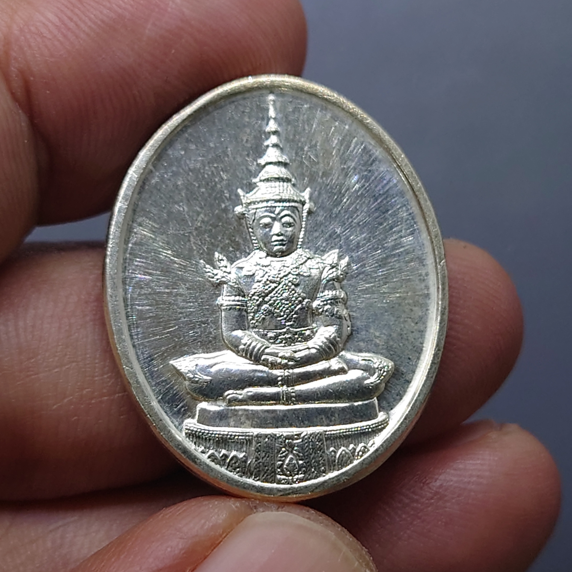 เหรียญพระแก้วมรกต ภปร รุ่นสอง ชุด 3 ฤดู เนื้อเงิน ฉลองกรุงรัตนโกสินทร์ 200 ปี พ.ศ.2525 พร้อมตลับ