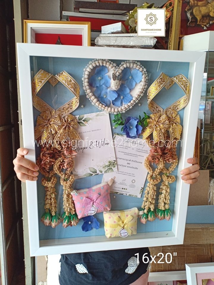 กรอบไม้เรียบขาวโมเดิล พื้นผ้าสีฟ้า ขนาด 16x20 นิ้ว