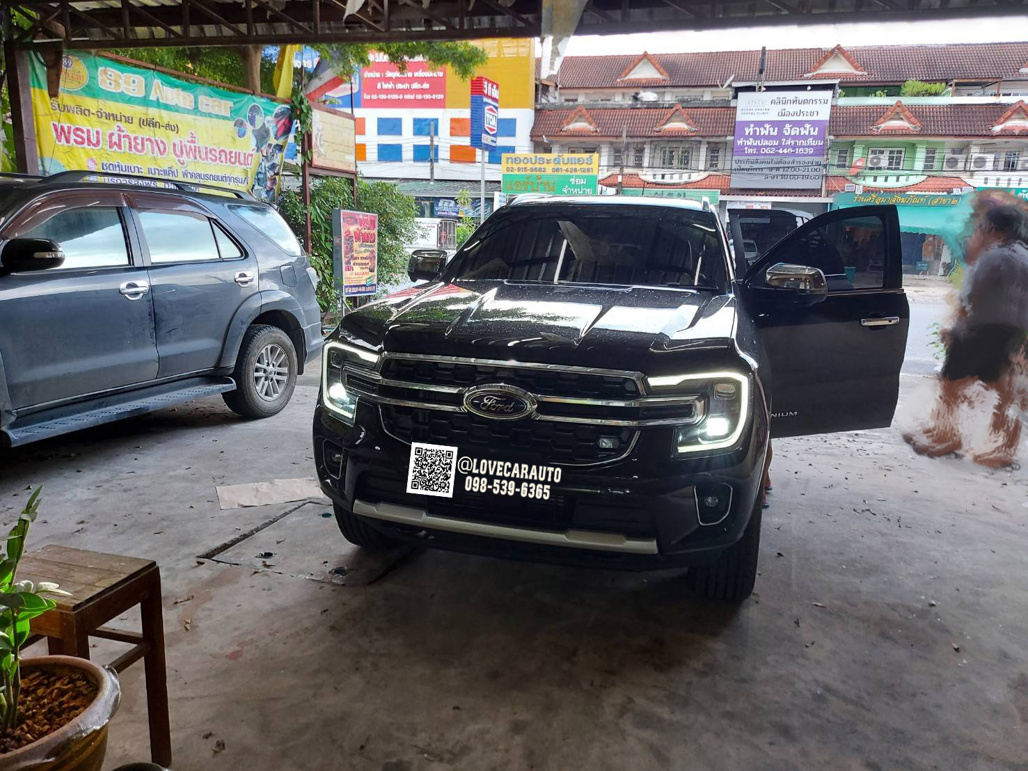 พรมดักฝุ่นปูพื้นรถยนต์ Next-Gen Ford Everest 2023 ไวนิลสีเทา