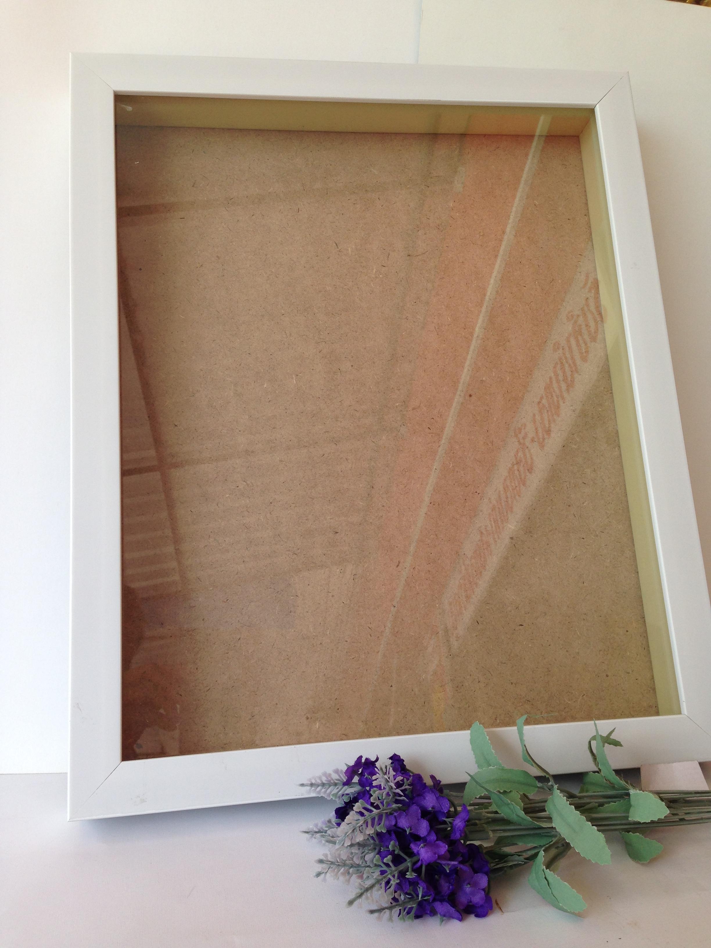 กรอบไม้ทรงลึกสีขาวเรียบ ใส่กระดาษเม้า สีขาว