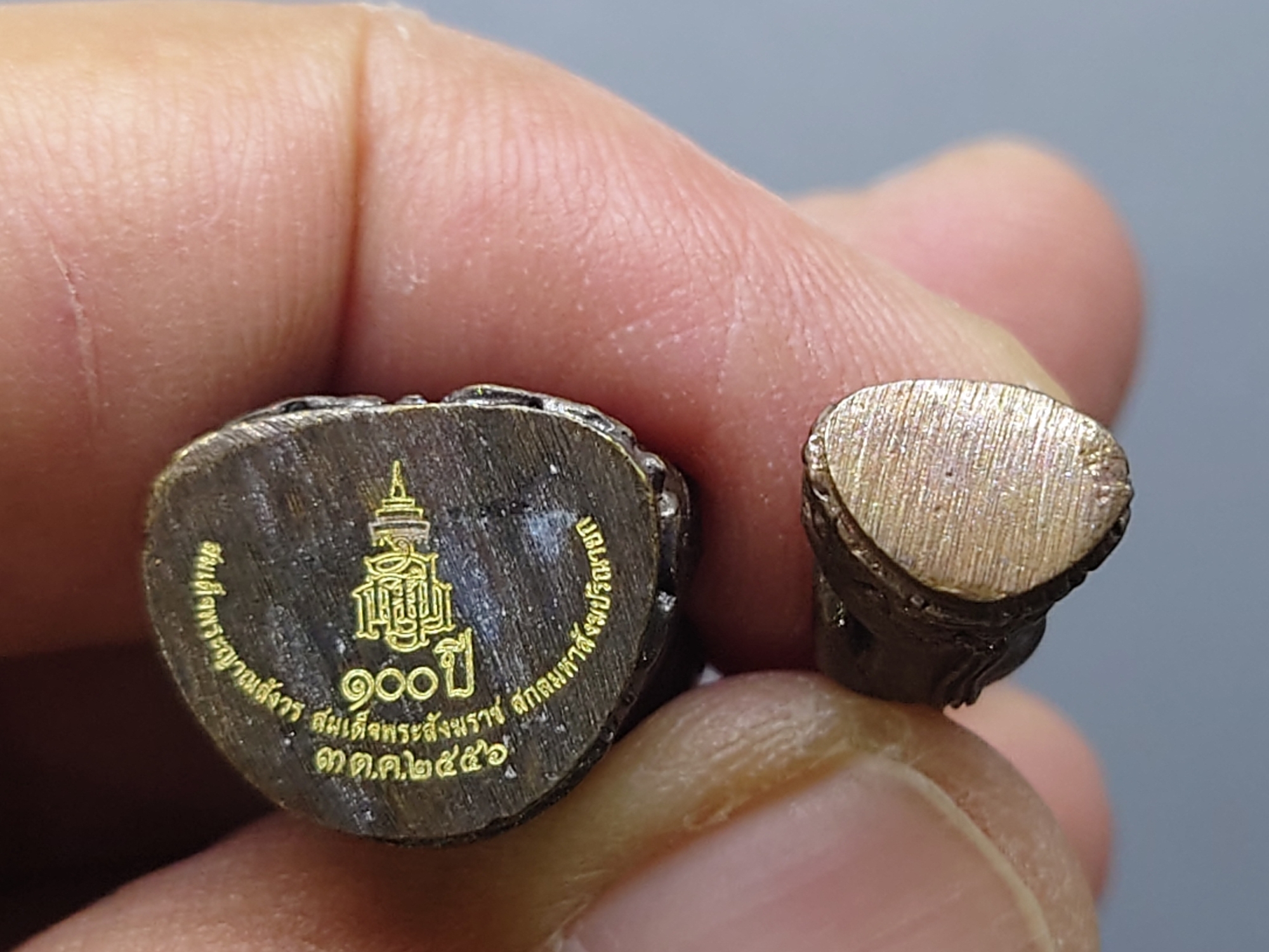 พระกริ่ง พระชัยวัฒน์ ไพรีพินาศ เนื้อโลหะรมดำ รุ่นพระชันษาครบ 100 ปี ญสส (รุ่นสำนักเลขาพระสังฆราช สร้าง) วัดบวรนิเวศวิหาร ปี2556 พร้อมตลับเดิม