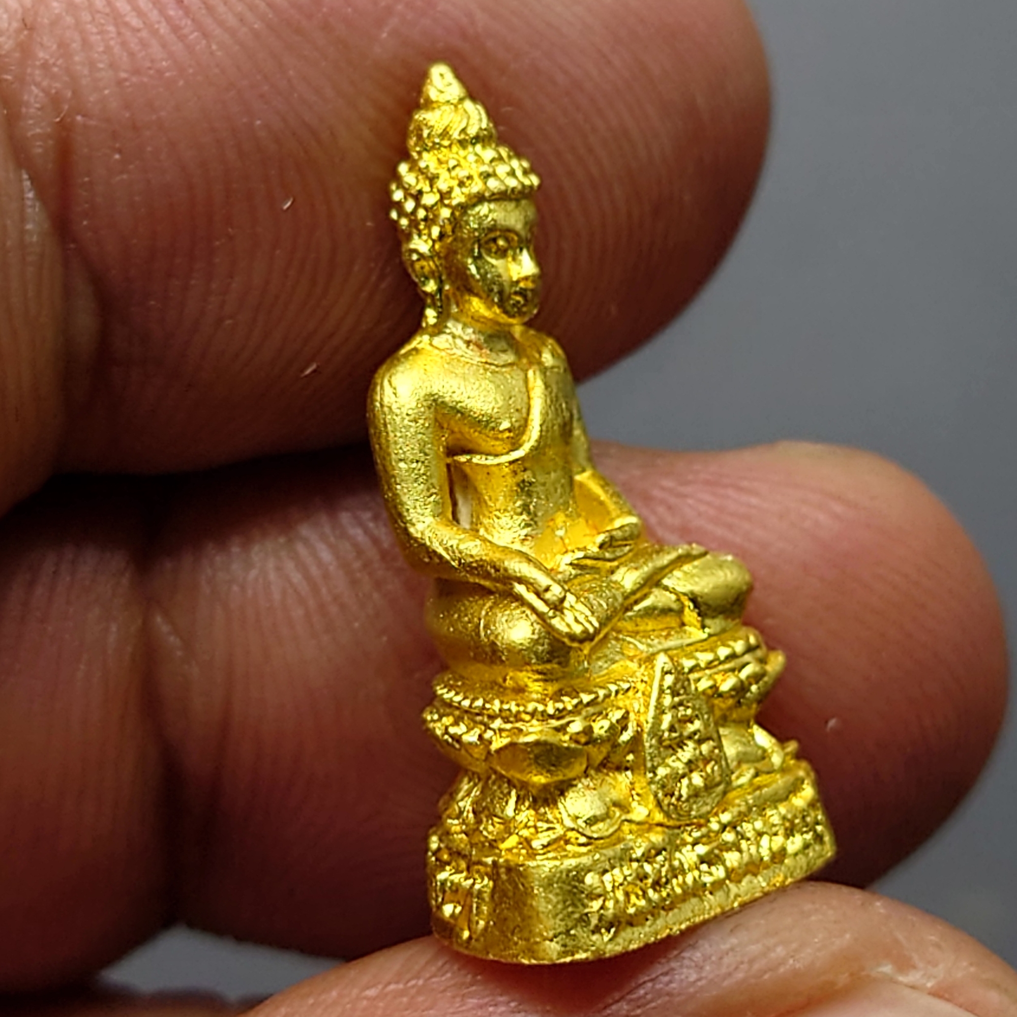 รูปหล่อลอยองค์ พระไพรีพินาศ ญสส ชุดทองคำ รุ่นประวัติศาสตร์ ๘๐ ปี กรมราชทัณฑ์ วัดบวรนิเวศวิหาร พ.ศ.2538 พร้อมกล่องเดิมๆ