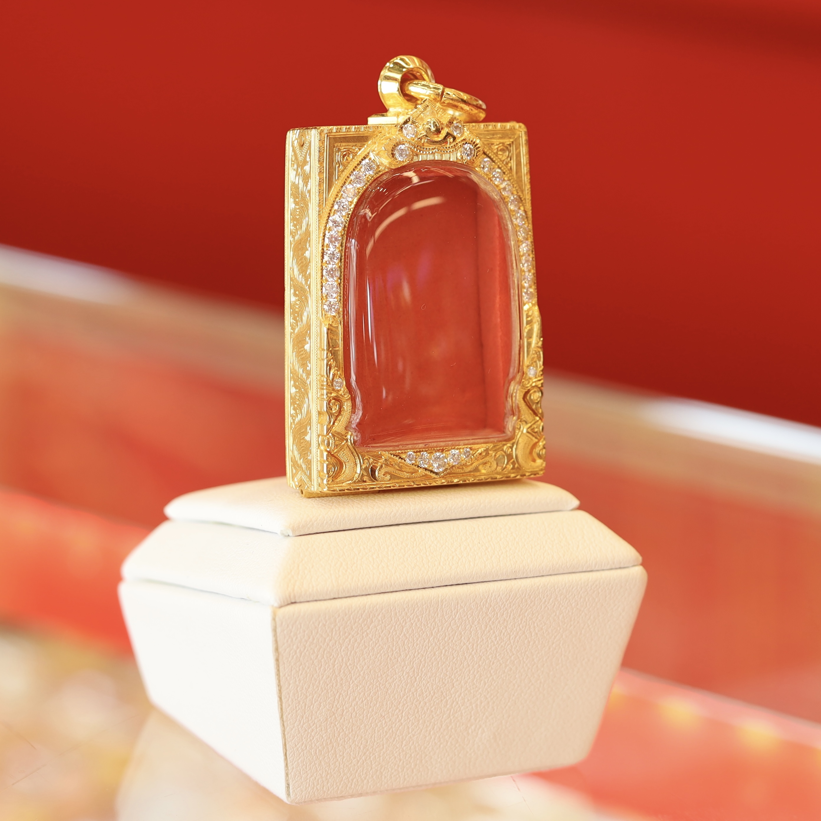 รับเลี่ยมพระ กรอบพระ ตลับทองฝังเพชรพลอย ร้านเลี่ยมพระอยุธยา