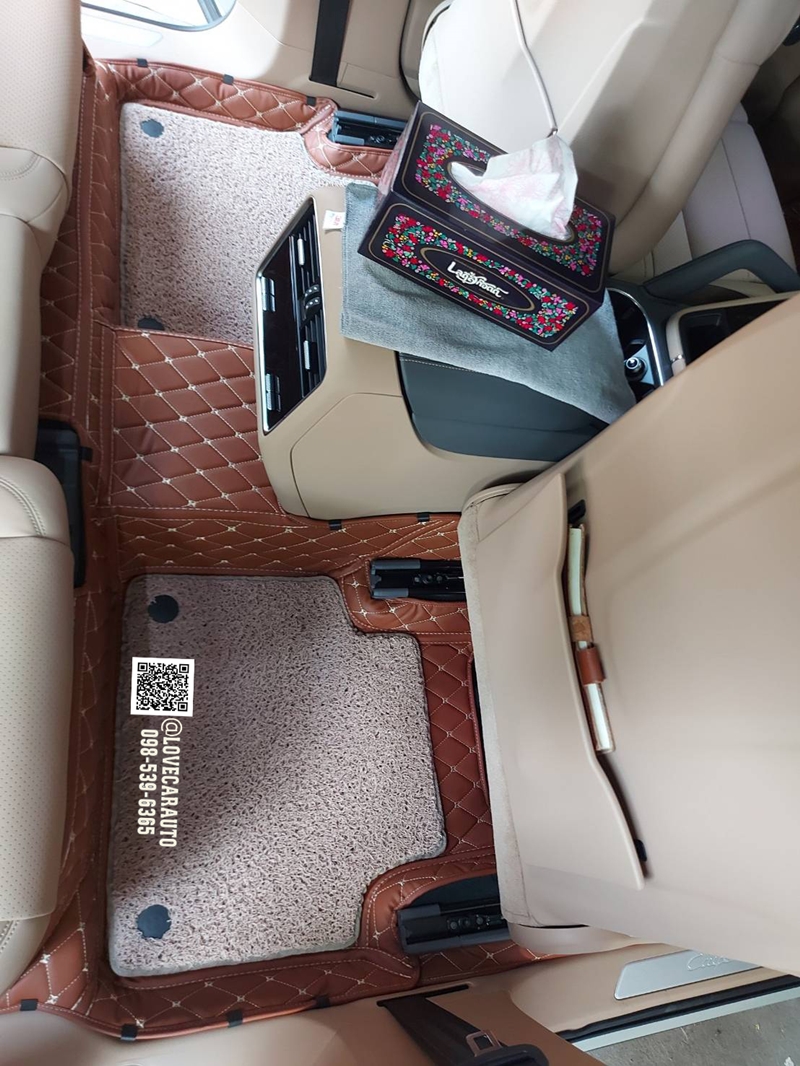 พรมปูพื้นรถยนต์ 7D Porsche Cayenne 2023 สีน้ำตาลเข้ม + ไวนิลครีม