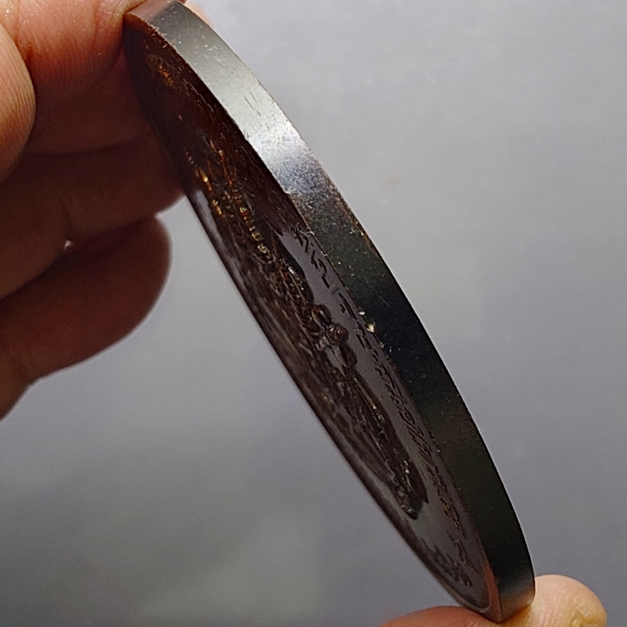 เหรียญทองแดง 7 เซน ที่ระลึกครบรอบปีที่ 100 แห่งการสถาปนากรมไปรษณีย์โทรเลข ปี2526 กล่องเดิม