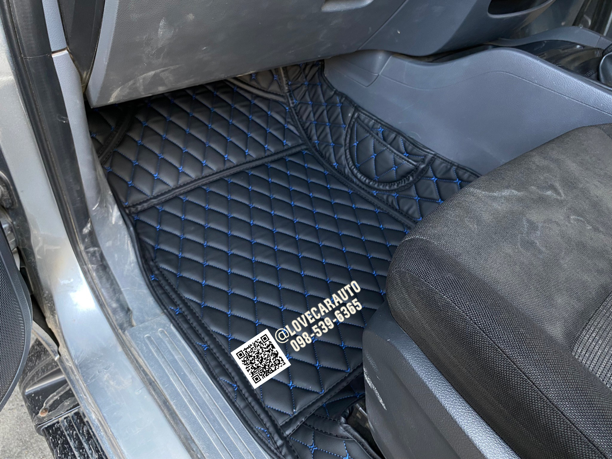 พรมปูพื้นรถยนต์ 6D Ford Ranger Cab 2016 สีดำด้ายฟ้า