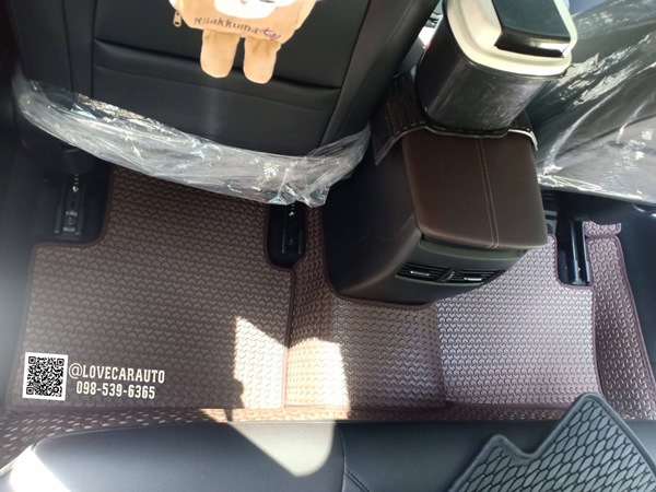 ผ้ายางปูพื้นรถยนต์ Mazda CX-30 ลายลูกศรสีน้ำตาล