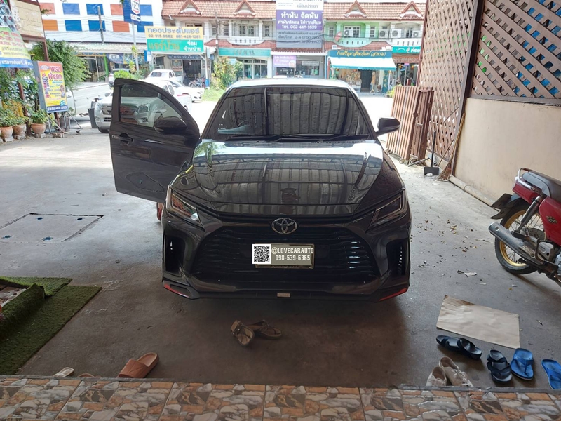 พรมปูพื้นรถยนต์ Toyota Yaris Ativ 2023 สีกาแฟ