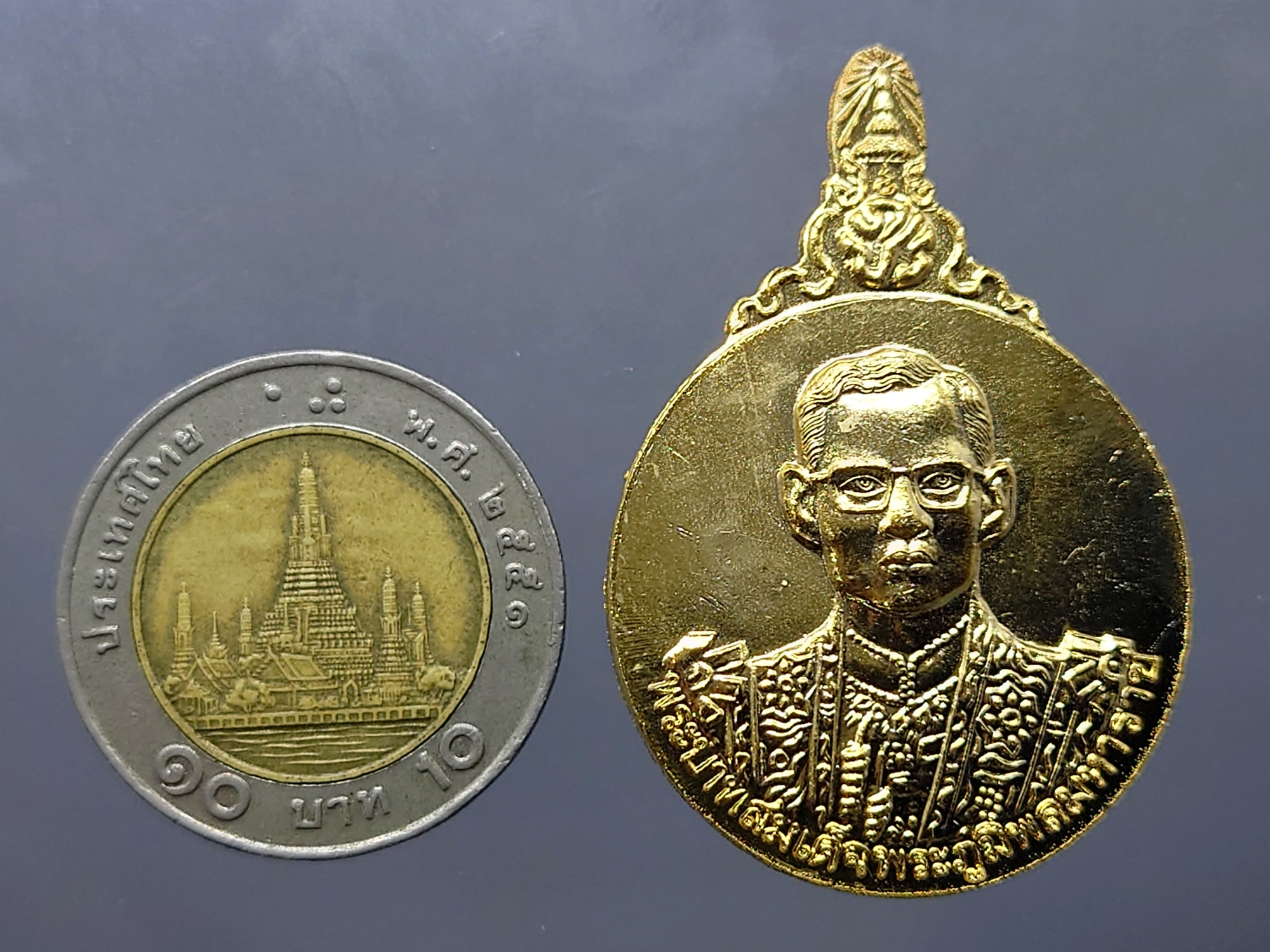 เข็มกลัด เข็มที่ระลึก 5 ธันวามหาราช กาหลั่ยทอง ครั้งที่ 22 ในหลวง ร9 พ.ศ.2541