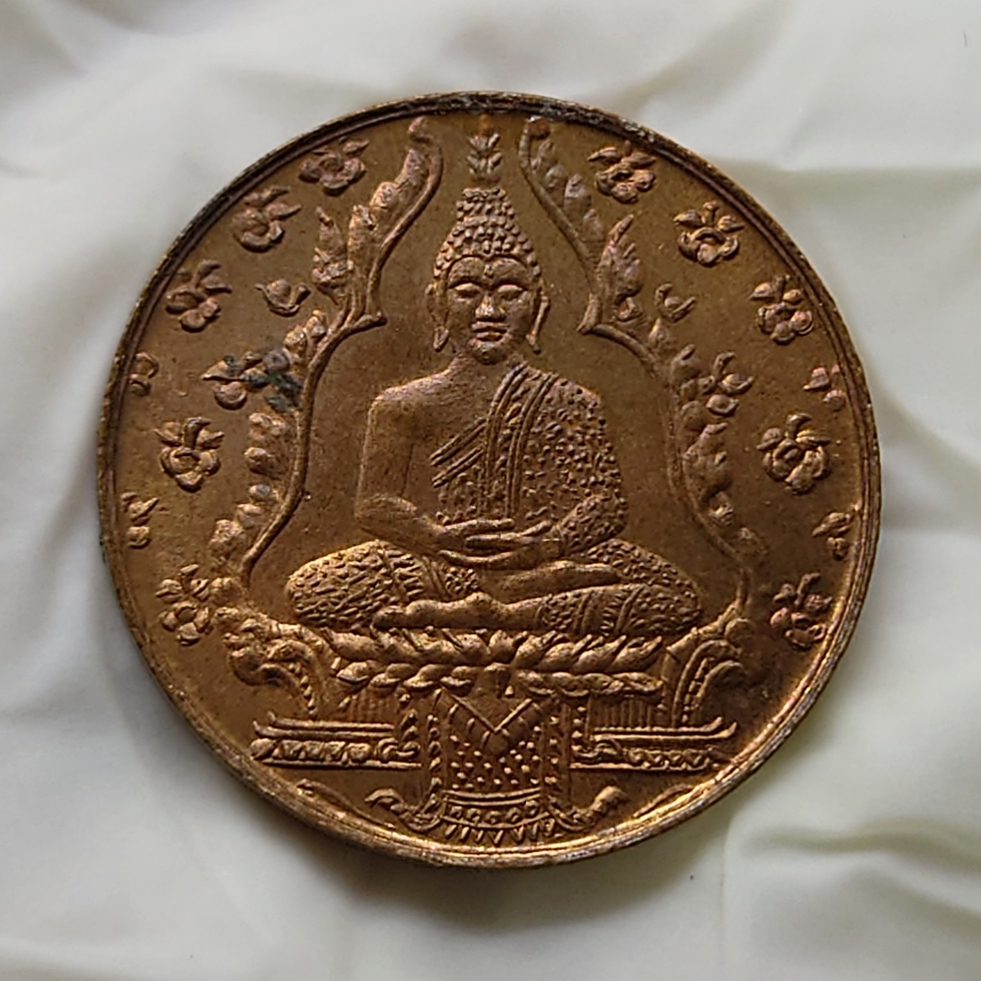 เหรียญพระแก้วมรกต เนื้อทองแดง รุ่นแรก รุ่นฉลองกรุง 150 ปี วัดพระศรีๆ รัชกาลที่7 สร้าง 2475 สภาพสวย