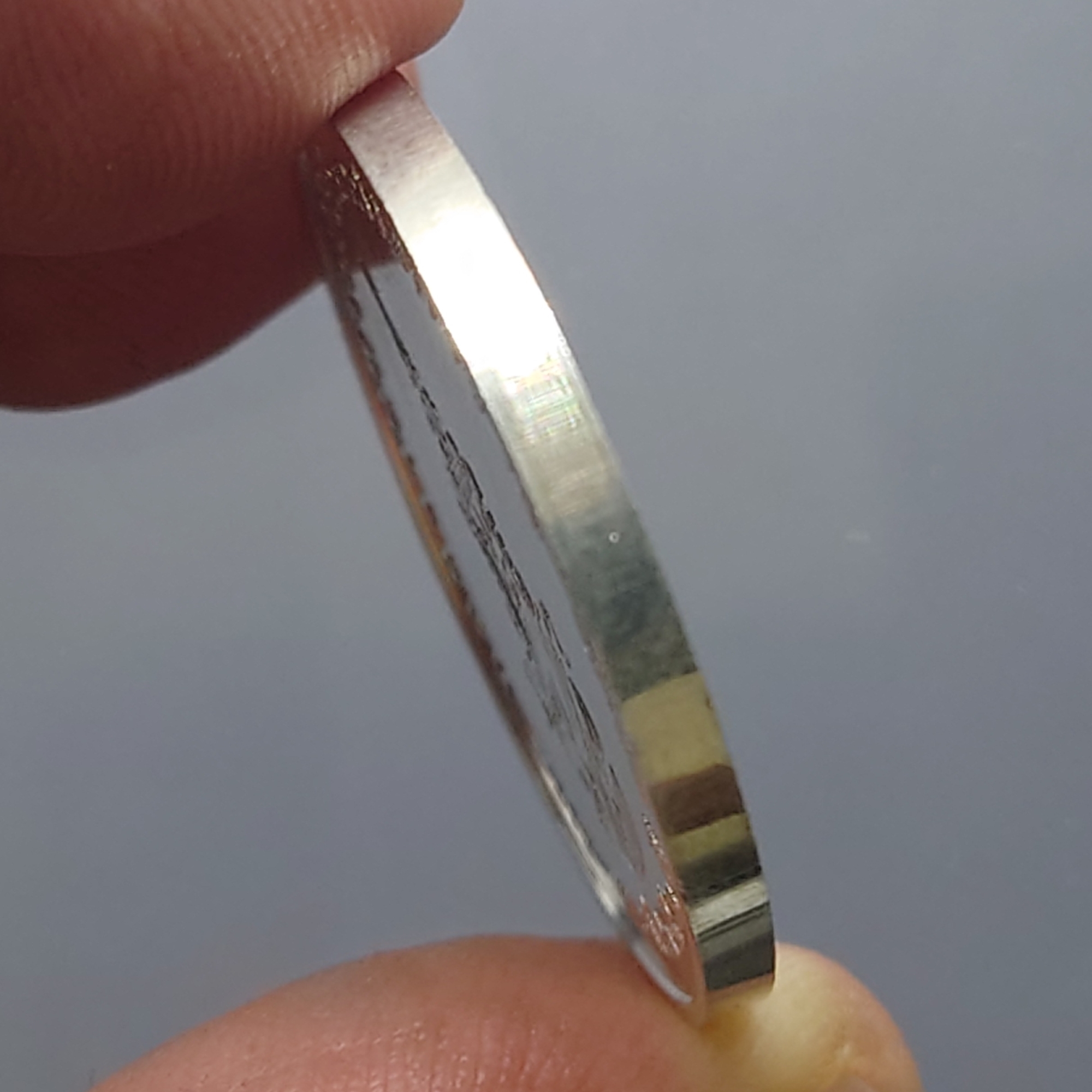 เหรียญพระแก้วมรกต ภปร รุ่นแรก ทรงเครื่องฤดูหนาว เนื้อเงิน ฉลองกรุงรัตนโกสินทร์ 200 ปี พ.ศ.2525