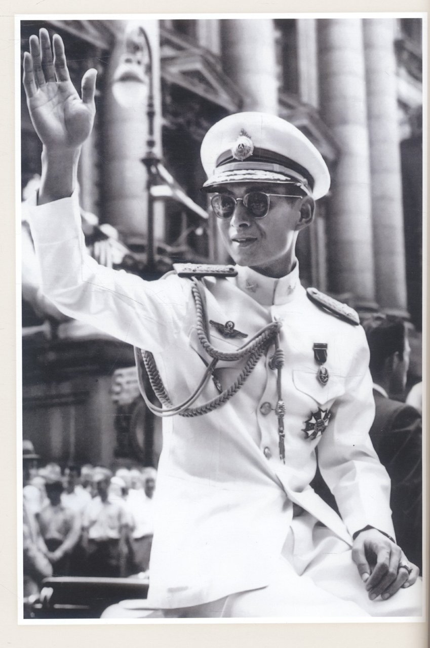 เทิดไว้เหนือเกล้า พระบาทสมเด็จพระปรมินทรมหาภูมิพลอดุลยเดช รัชกาลที่ ๙