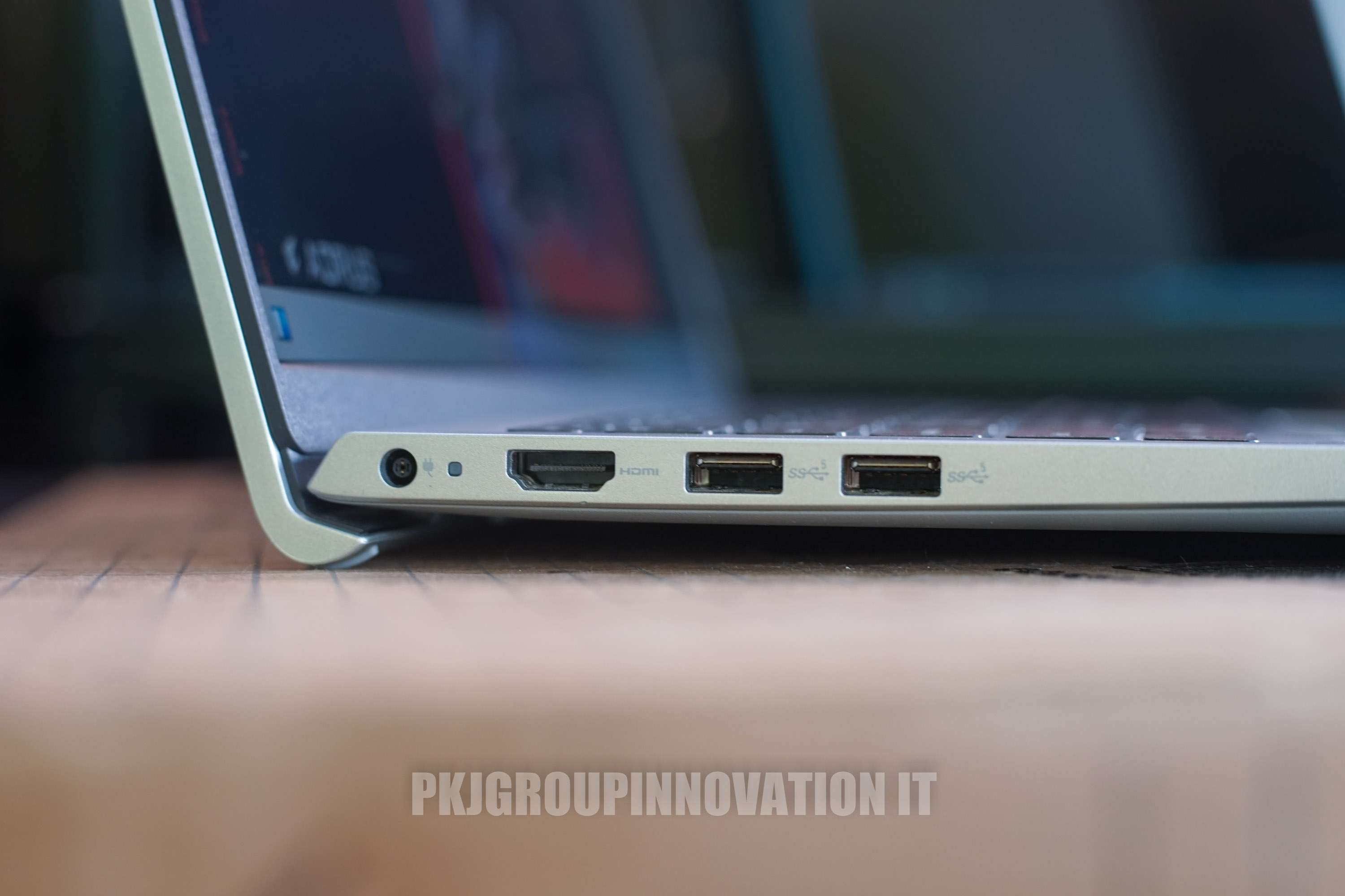 โน๊ตบุ๊คทำงานมือสอง Dell Inspiron 15 3511 * มีตำหนิตามขอบเครื่อง *