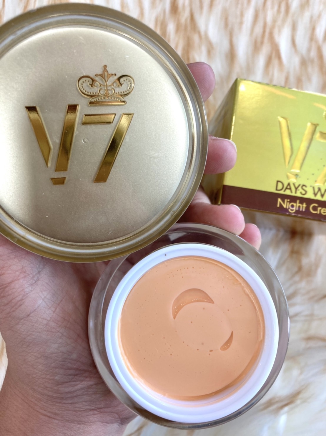 ครีมV7 เดย์ไวท์ ไนท์ครีม ครีมบำรุงผิวกลางคืน 20กรัม