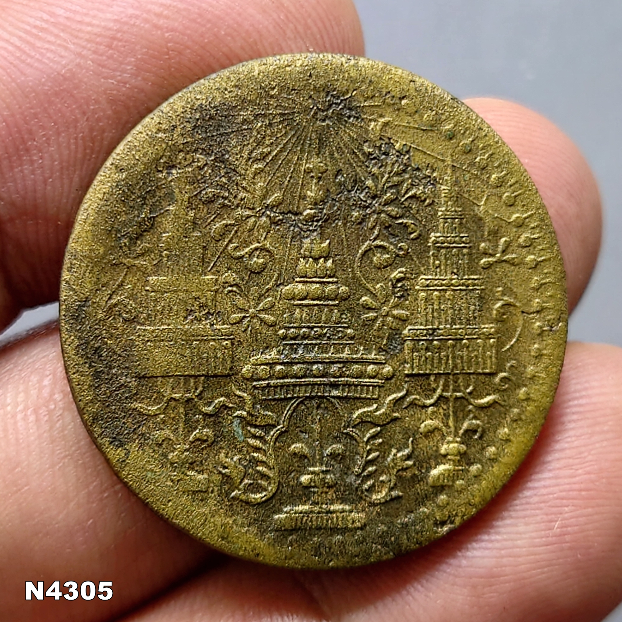 เหรียญ สีก ทองเหลือง พระมงกุฏ-พระแสงจักร (แบบหนา) รัชกาลที่4 พ.ศ.2408