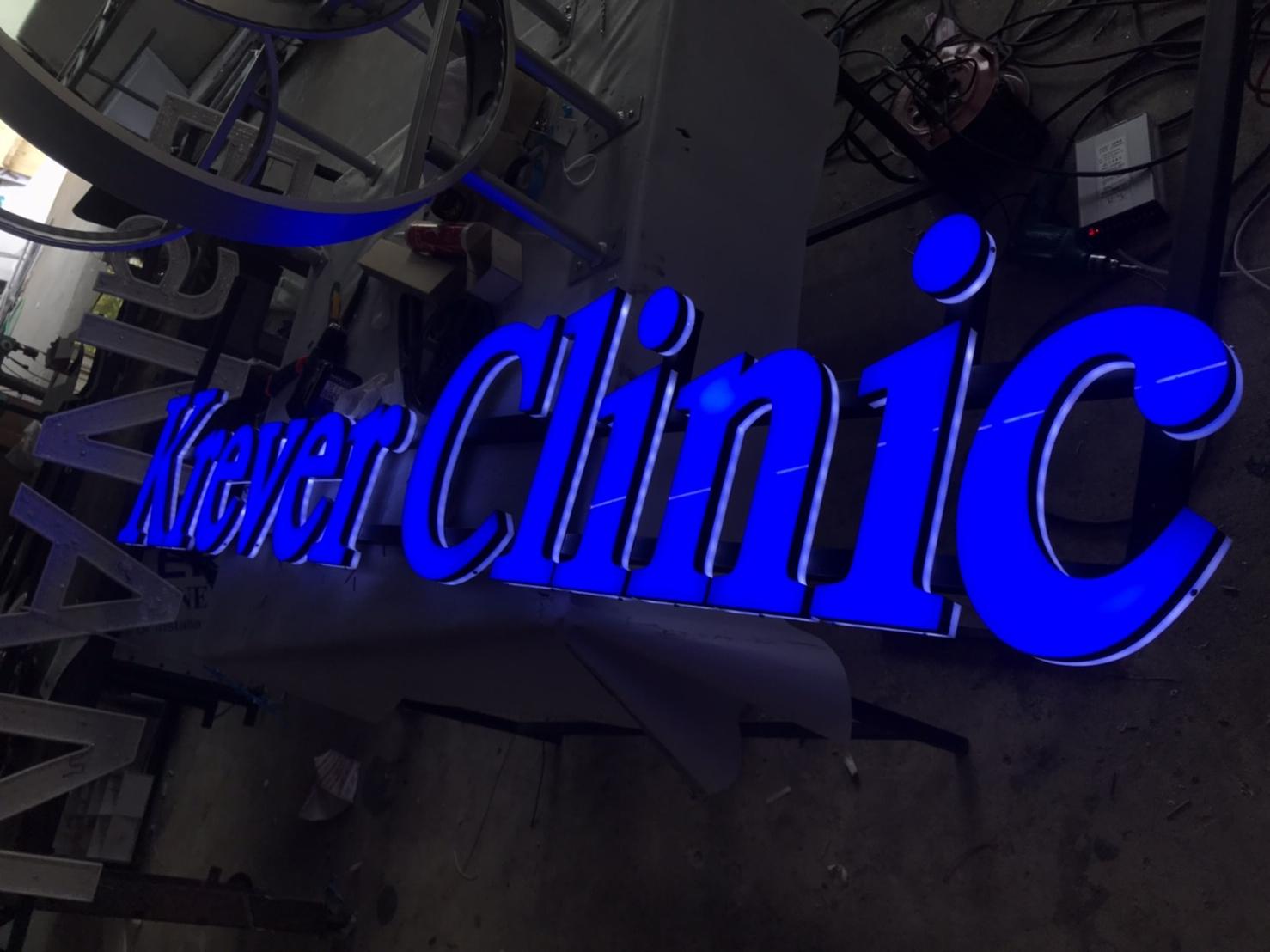 งานป้ายไฟตัวอักษรไฟออกหน้า ป้ายไฟตัวอักษรไฟแอลอีดีกระจายแสง งานKREVER CLINIC