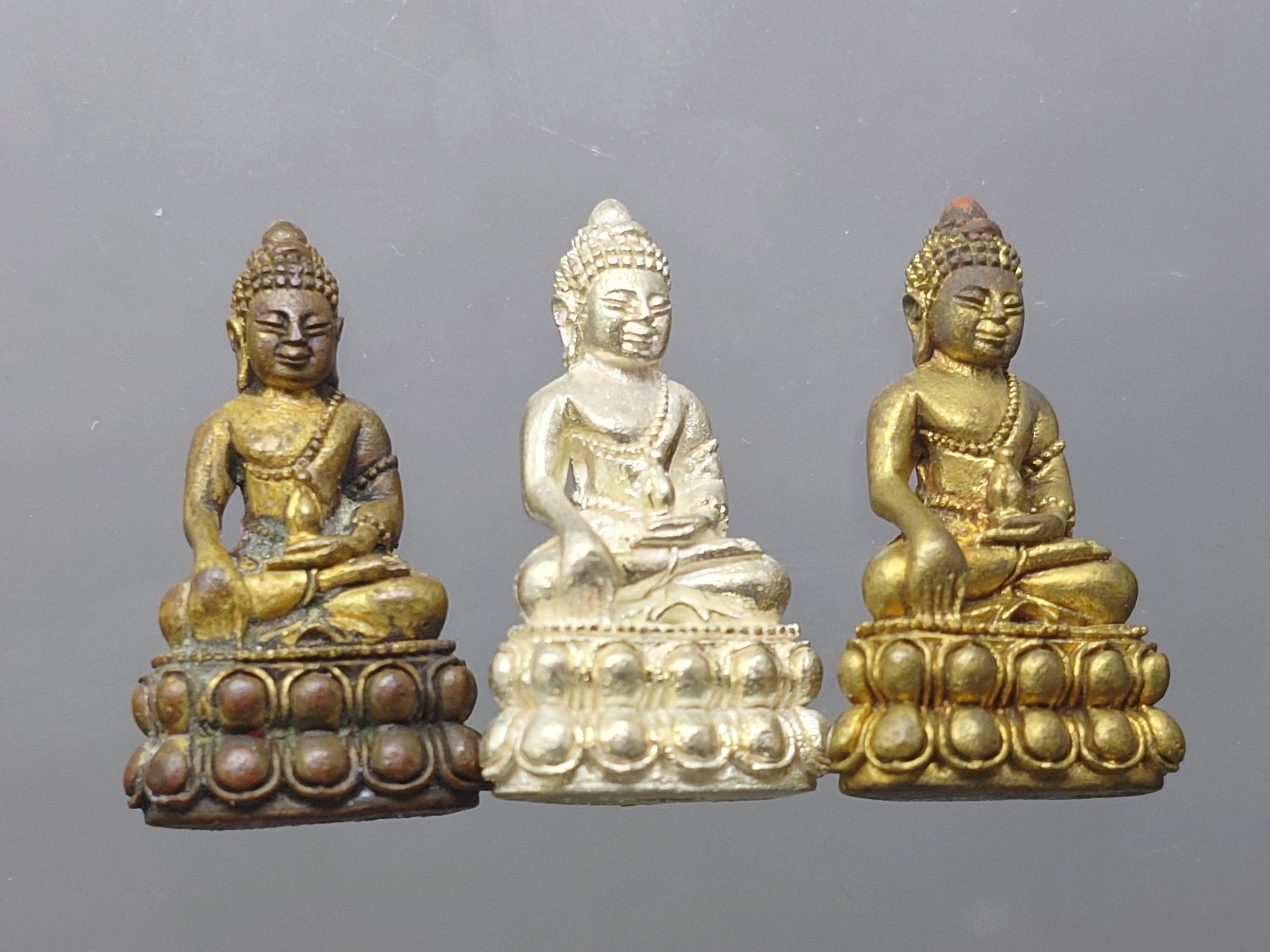 พระชัยวัฒน์ ตั๊กม้อ (ชุด3 เนื้อ เงิน นวะโลหะ สัมฤทธิ์) ปลุกเสก 2 พิธีใหญ่ 2 แผ่นดินไทย - จีน วัดสุทัศนฯ - วัดกวงซิ่ว ปี2537 พร้อมกล่องเดิม