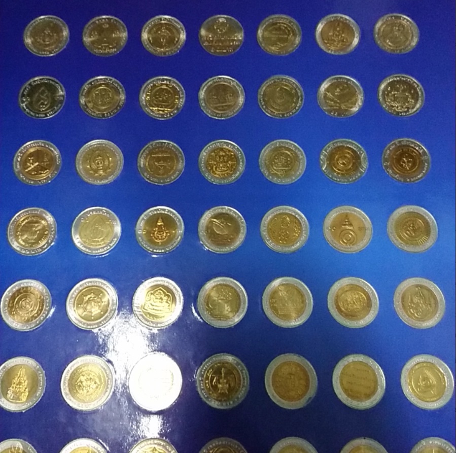 เหรียญ 10 บาทสองสี ครบชุด 61 วาระ บรรจุแผงเหรียญ unc