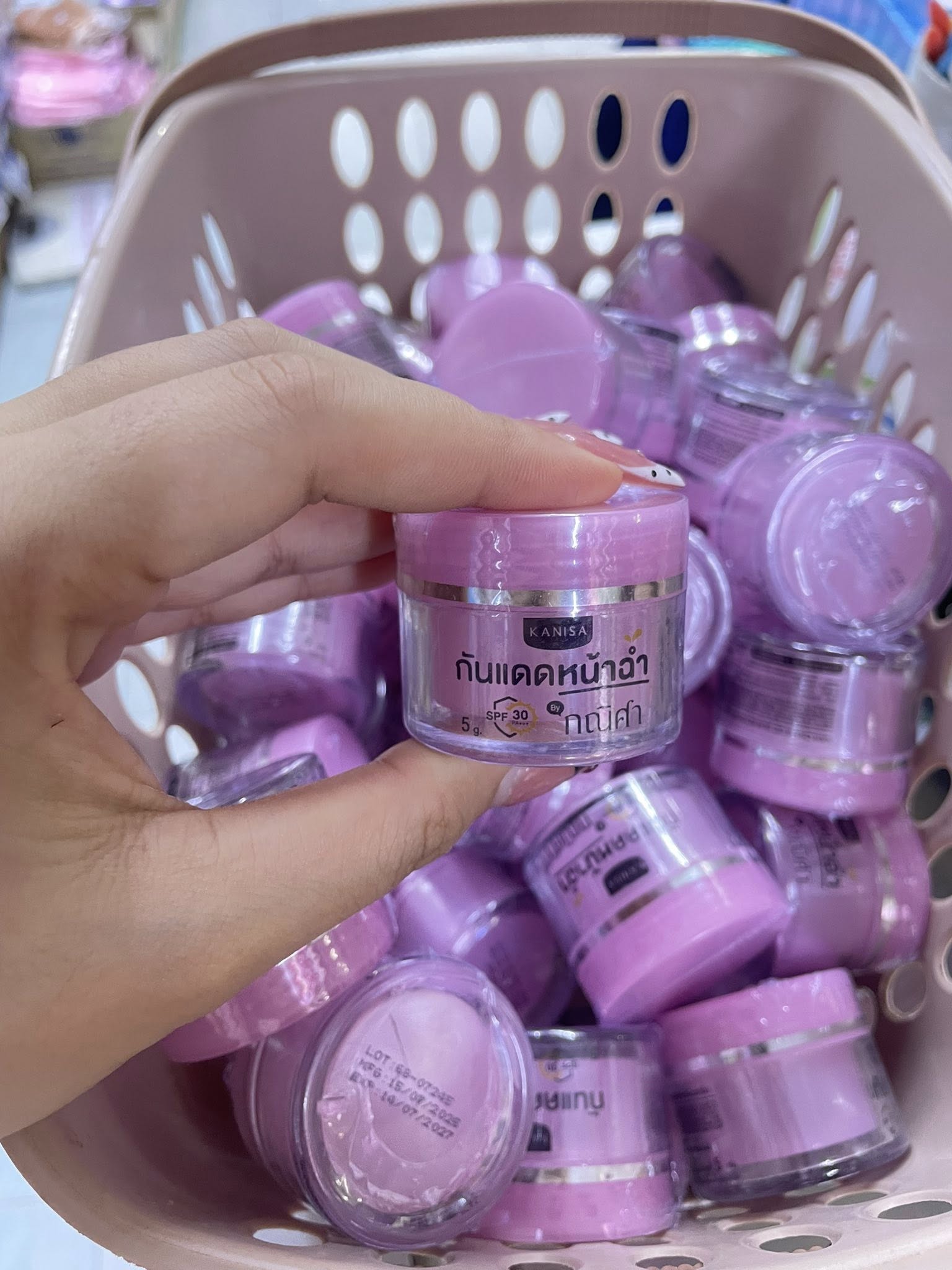 กณิศา (5กรัม/10กรัม) กันแดดหน้าฉ่ำ Kanisa Nah Cham Cc Sunscreen SPF30 PA+++