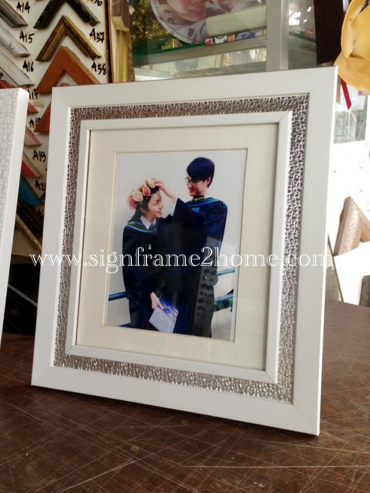 กรอบรูป สีขาว ใช้ในงานแต่ง กรอบสีขาว2" ขนาด 5x7" พร้อมปริ้น