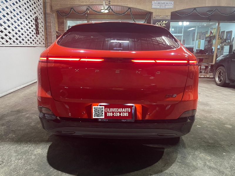 พรมปูพื้นรถยนต์6D Xpeng g6 สีดำด้ายแดง