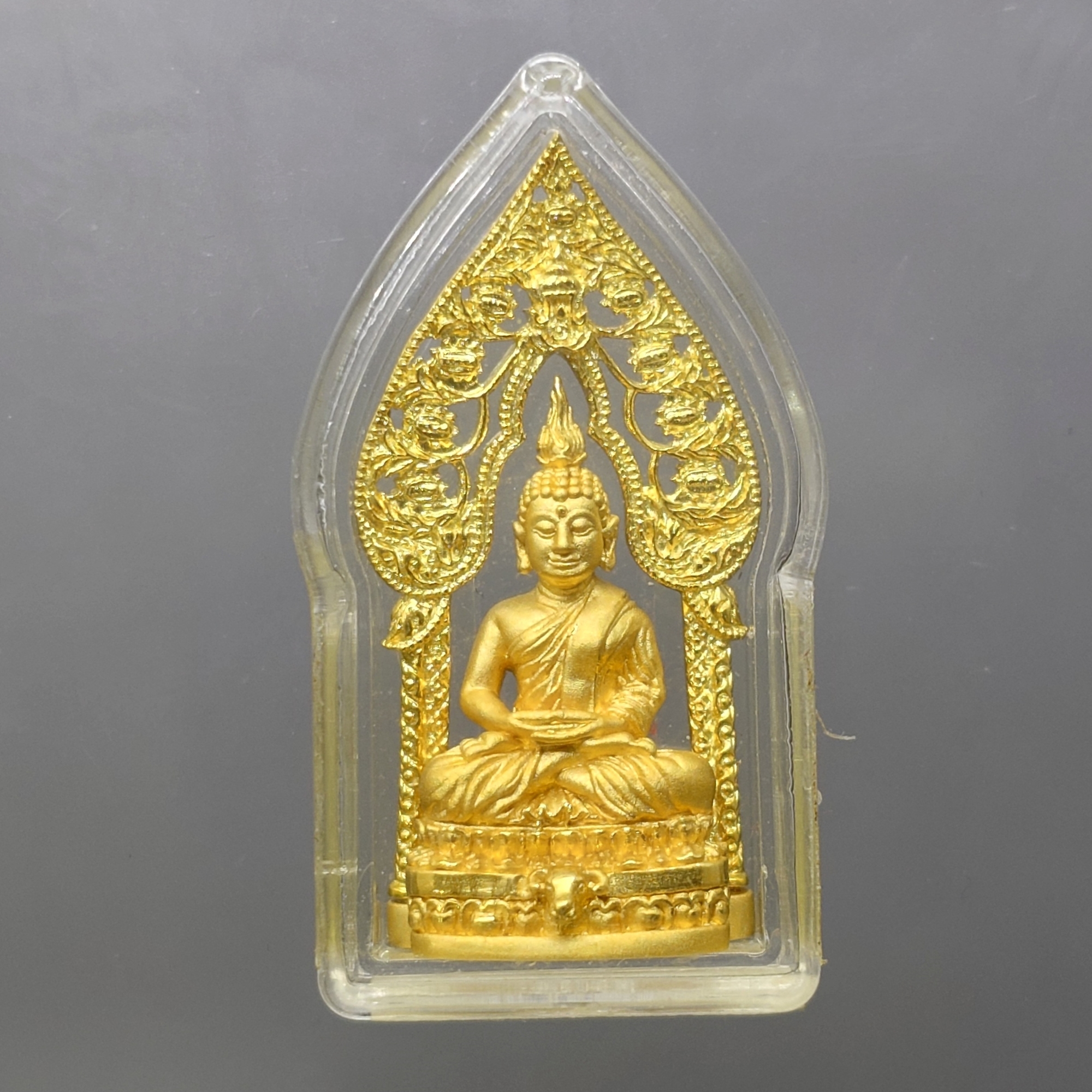 ชุดกรรมการ 5 องค์ พระกริ่งทองคำ 99.99% พระนิรันตราย (จำลอง) สองกษัตริย์ สมาคมนิสิตเก่าจุฬาลงกรณ์มหาวิทยาลัย ในพระบรมราชูปถัมภ์ จัดสร้าง ปี2552 พร้อมกล่องเดิมๆ สวยงาม