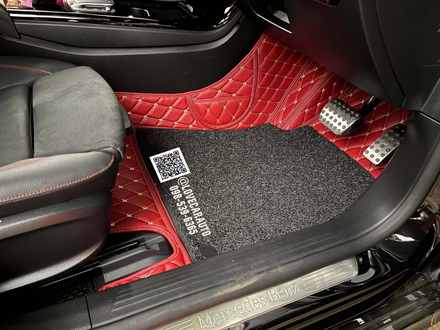 พรมปูพื้นรถยนต์ 7D Benz A200 2022 สีแดงไวน์+ดักฝุ่นสีดำ