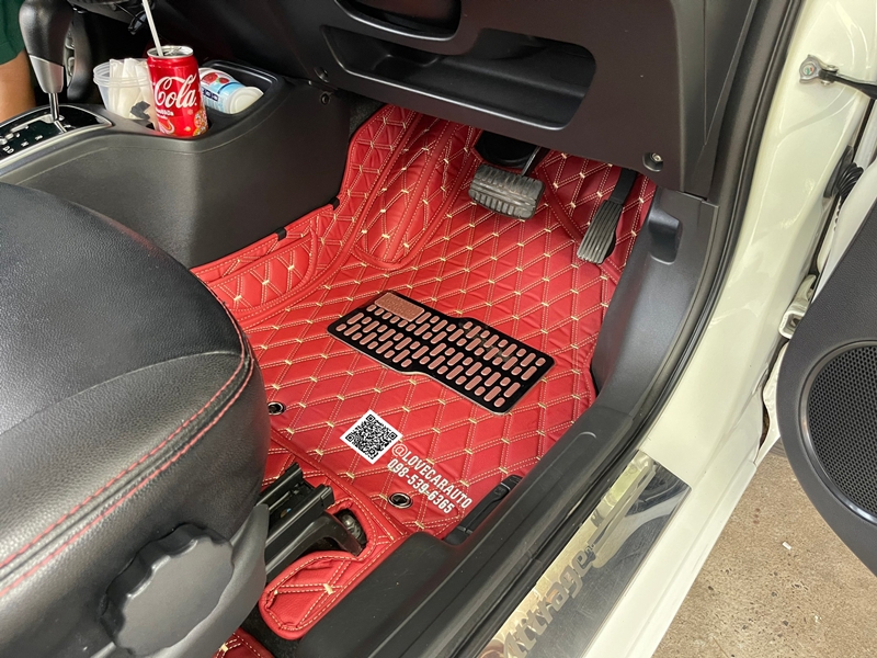 พรมปูพื้นรถยนต์ Mitsubishi Attrage สีแดงด้ายคู่