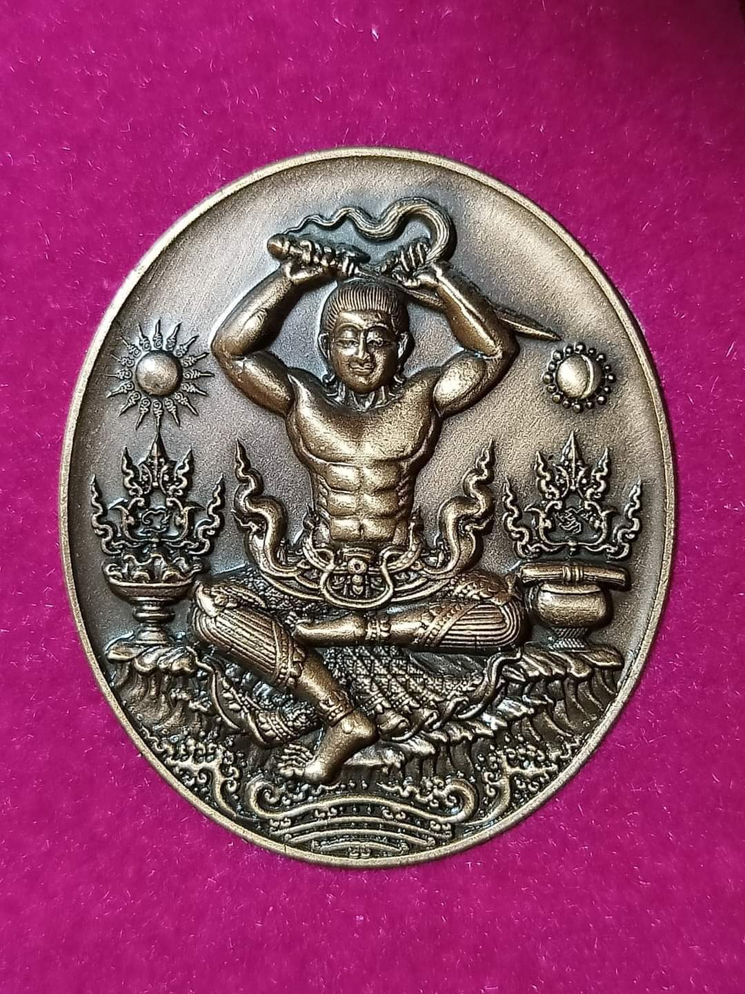 ชุด 3 เหรียญ (เนื้ออัลปาก้า ทองเหลือง ทองแดง ซาติน) เหรียญพุทธศิลป์ เจ้าชายสิทธธัตถะ หลวงปู่จื่อ วัดเขาตาเงาะ จ.ชัยภูมิ 2562 พร้อมกล่องเดิม