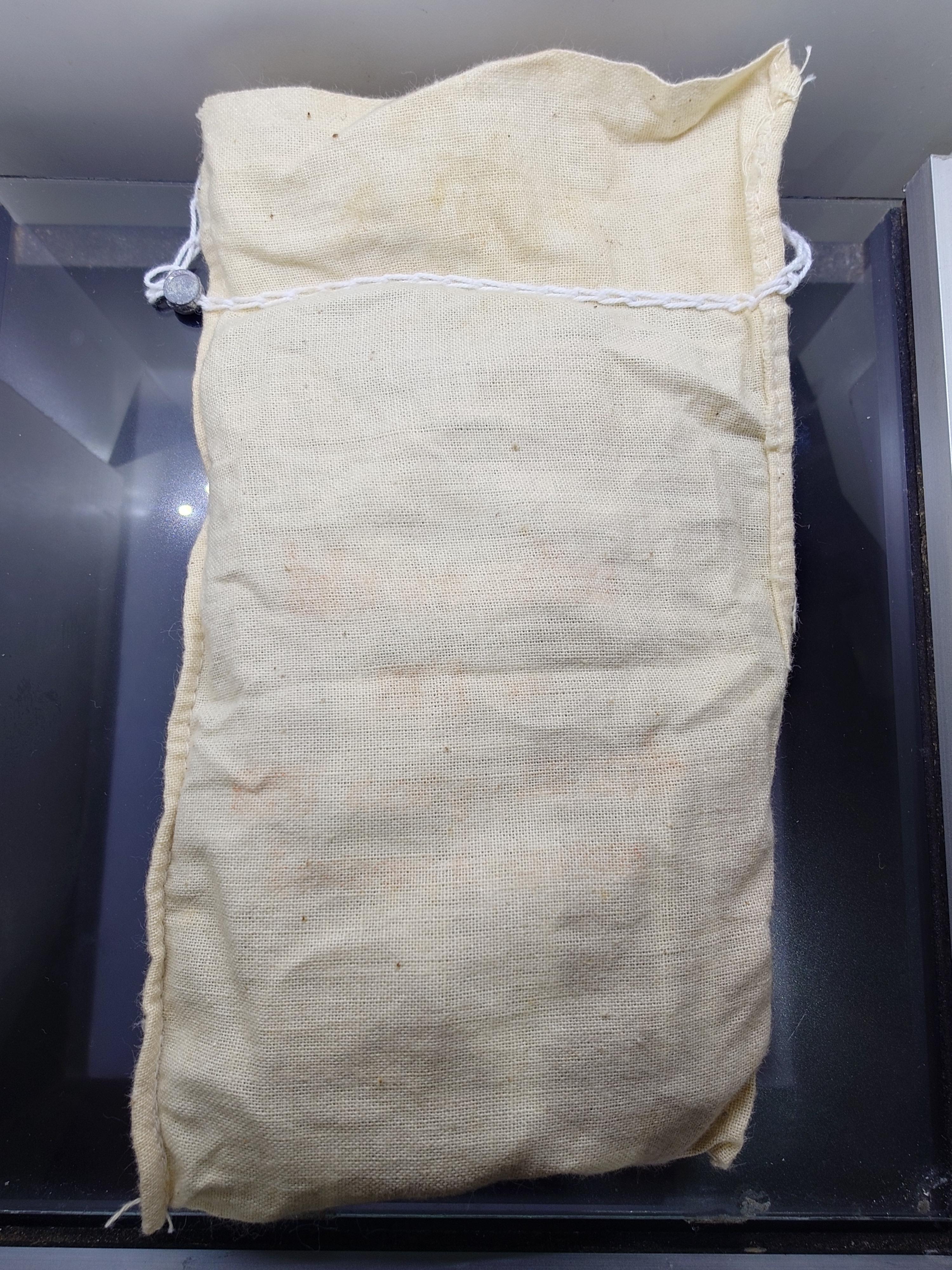 เหรียญยกถุง (100 เหรียญ) เหรียญ 10 บาท หมุนเวียน ปี พ.ศ.2538 ไม่ผ่านใช้