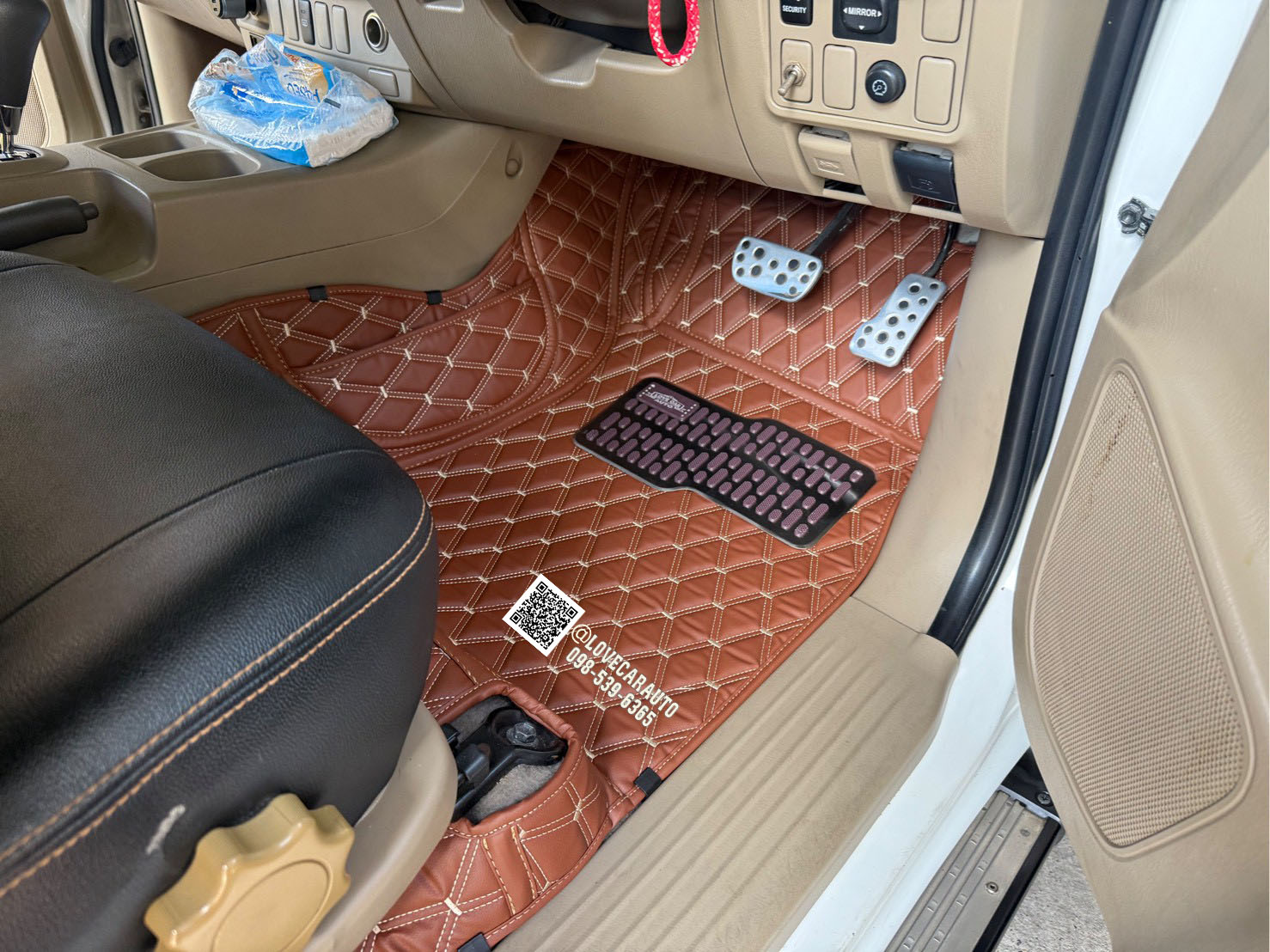 พรมปูพื้นรถยนต์ Toyota Vigo 4ประตู vvipด้ายคู่ สีน้ำตาลเข้มด้ายทอง