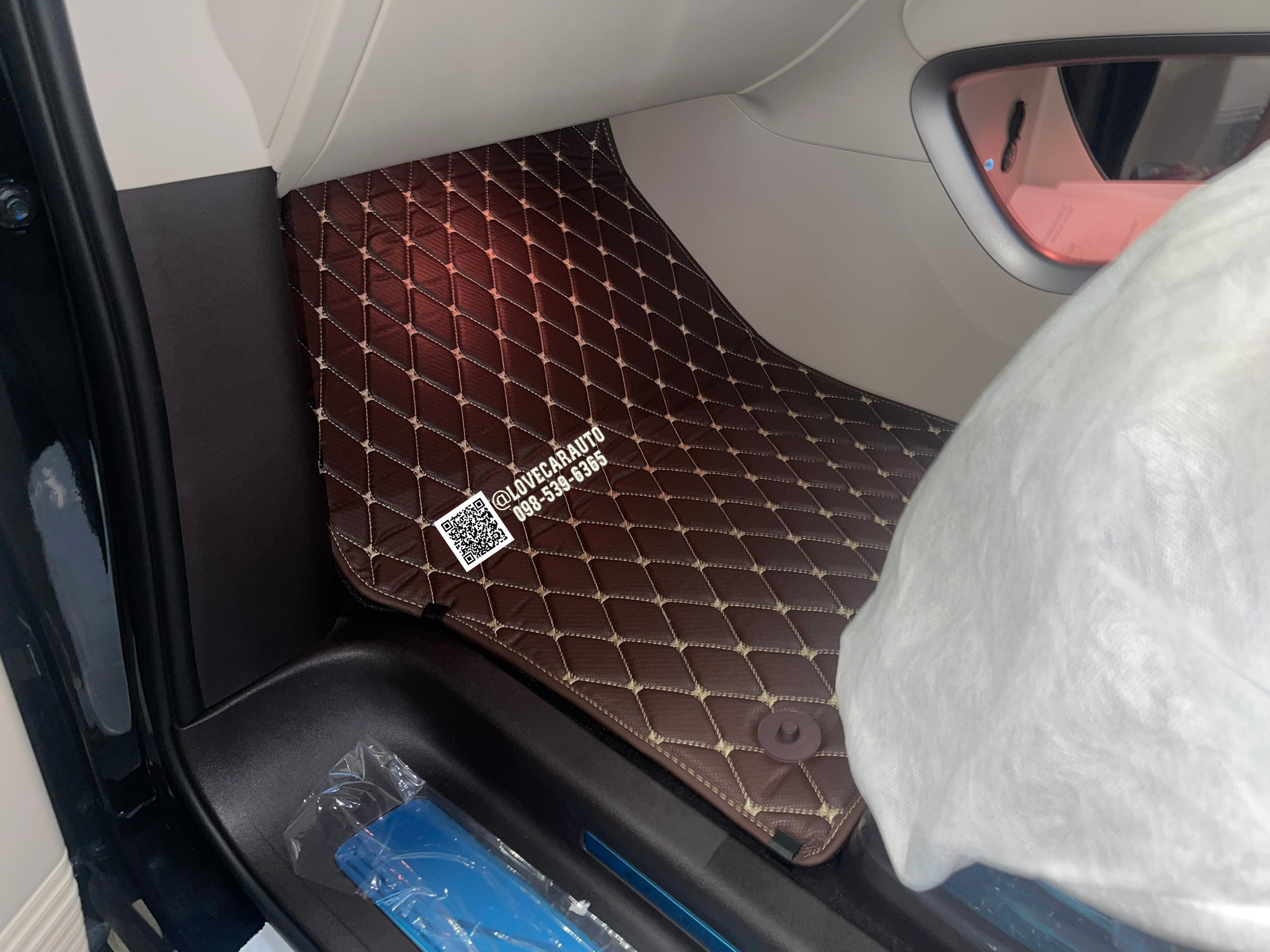 พรมปูพื้นรถตู้ 6D DENZA D9 เคฟล่าสีกาแฟ