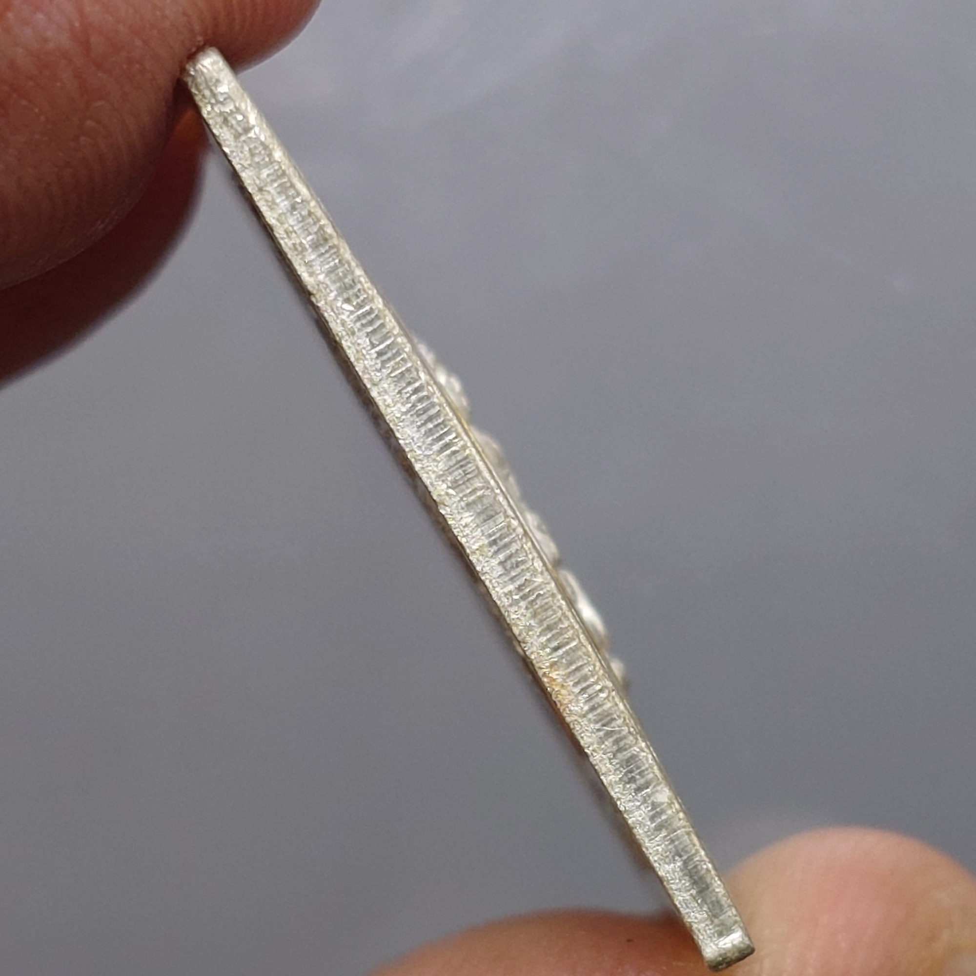 เหรียญแสตมป์หลวงพ่อโสธร เนื้อเงิน ลงยา รุ่นสร้างพระอุโบสถหลังใหม่ วัดโสธรวรารามวรวิหาร ปี2536 พร้อมกล่องเดิม