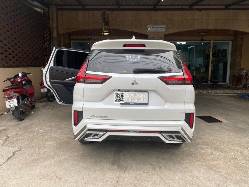 พรมปูพื้นรถยนต์ 7D Mitsubishi Xpander สีแดงเลือดหมู +ไวนิลดำ