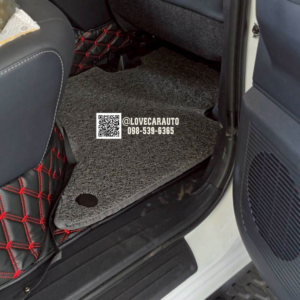 พรมปูพื้นรถยนต์ 7D toyota travo 4ประตู พรมVVIPด้ายคู่ดำด้ายแดง+ดักฝุ่นสีเทา