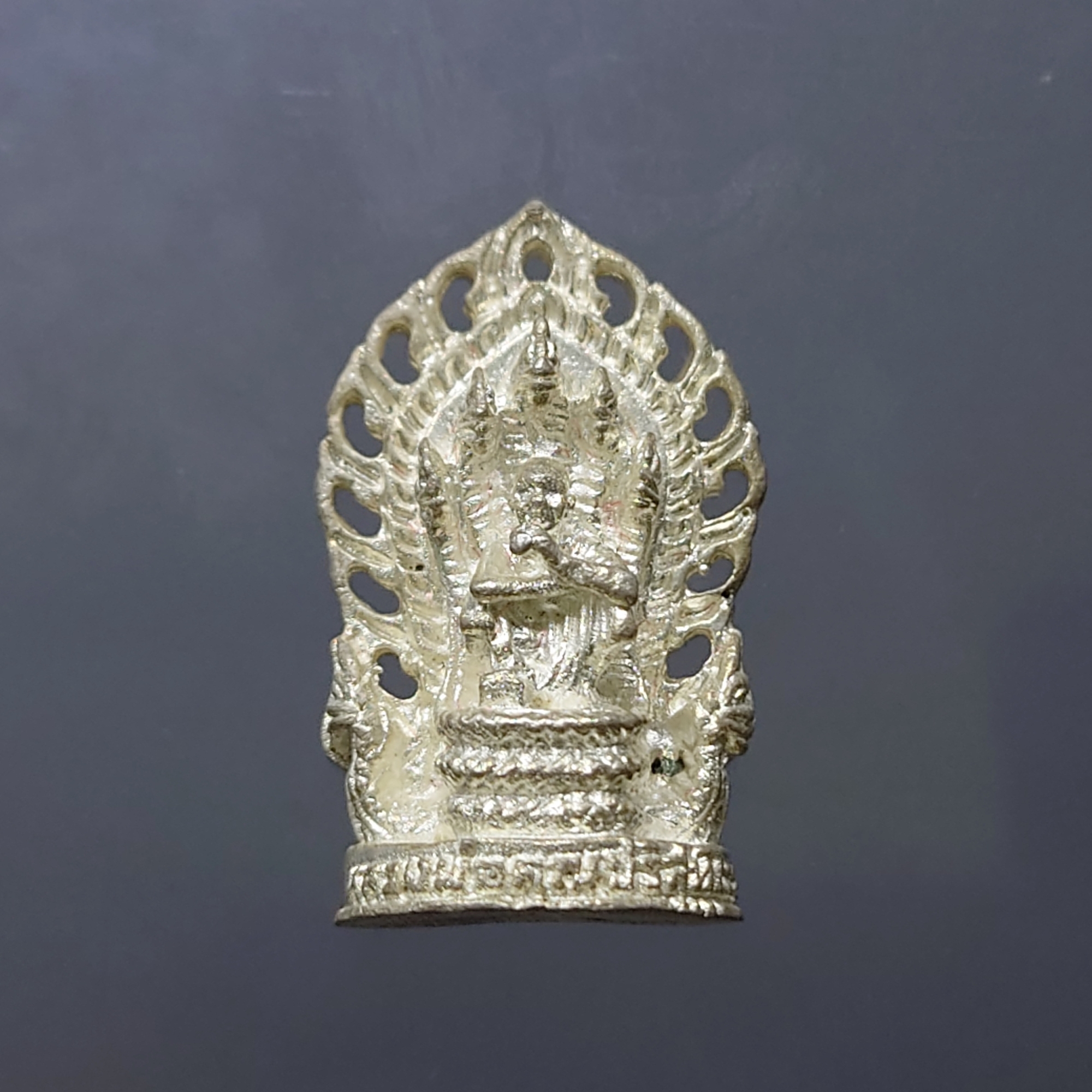 หลวงพ่อคูณ พิมพ์ปรกลายฉลุเอกลักญ์ รุ่นคูณพันล้าน เสาร์ ๕ เนื้อเงินแท้ หลวงพ่อคูณ ปริสุทโธ วัดบ้านไร่ ปี2537 พร้อมตลับเดิม