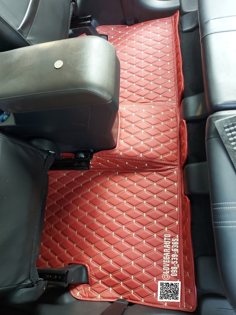 พรมปูพื้นรถยนต์ mitsubishi Xpander Cross 2023 สีแดงไวน์