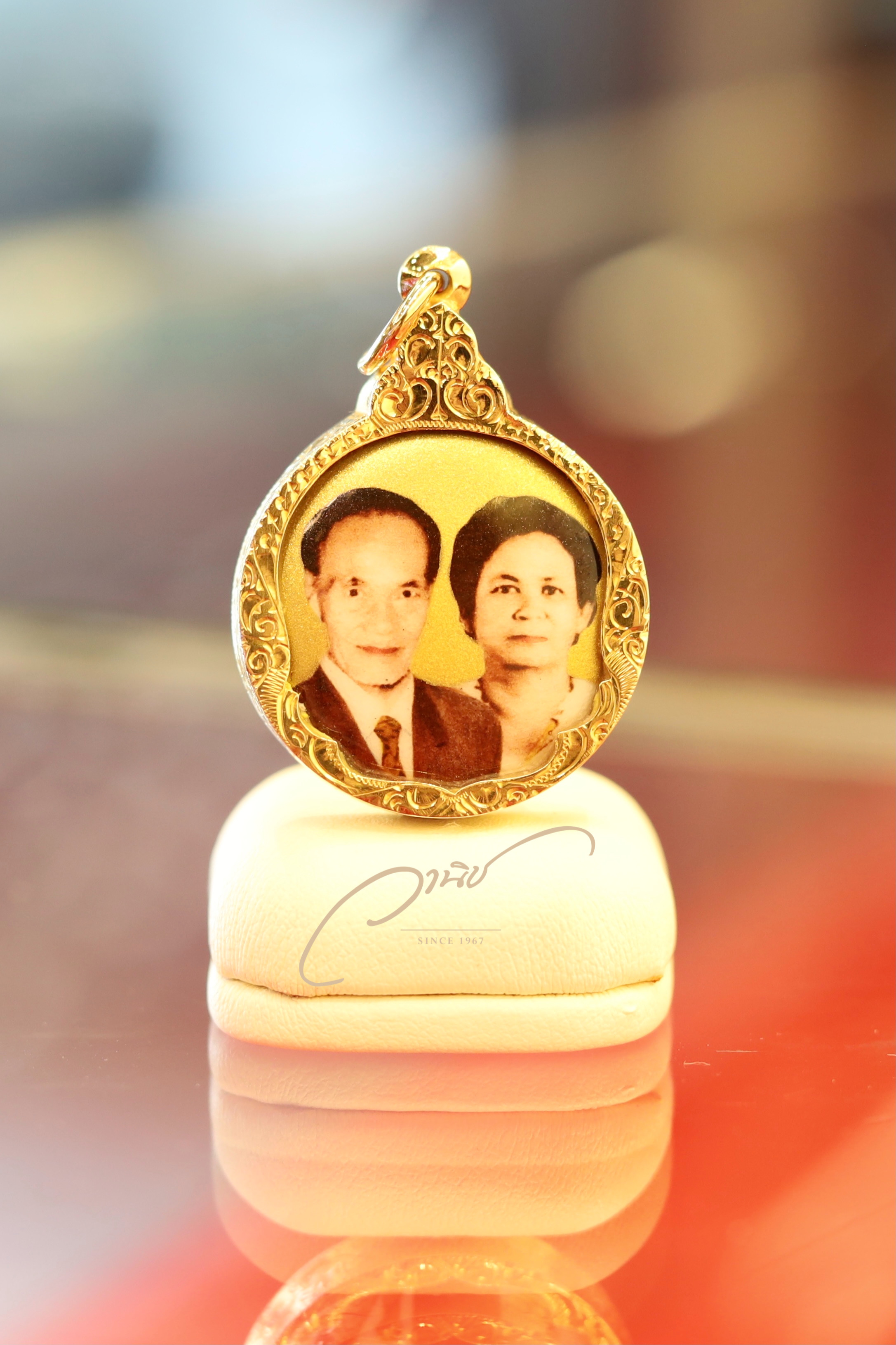 ล็อกเก็ตรูปพ่อแม่ เลี่ยมกรอบทองคำแท้ Gold Locket By Wanich Jewelry