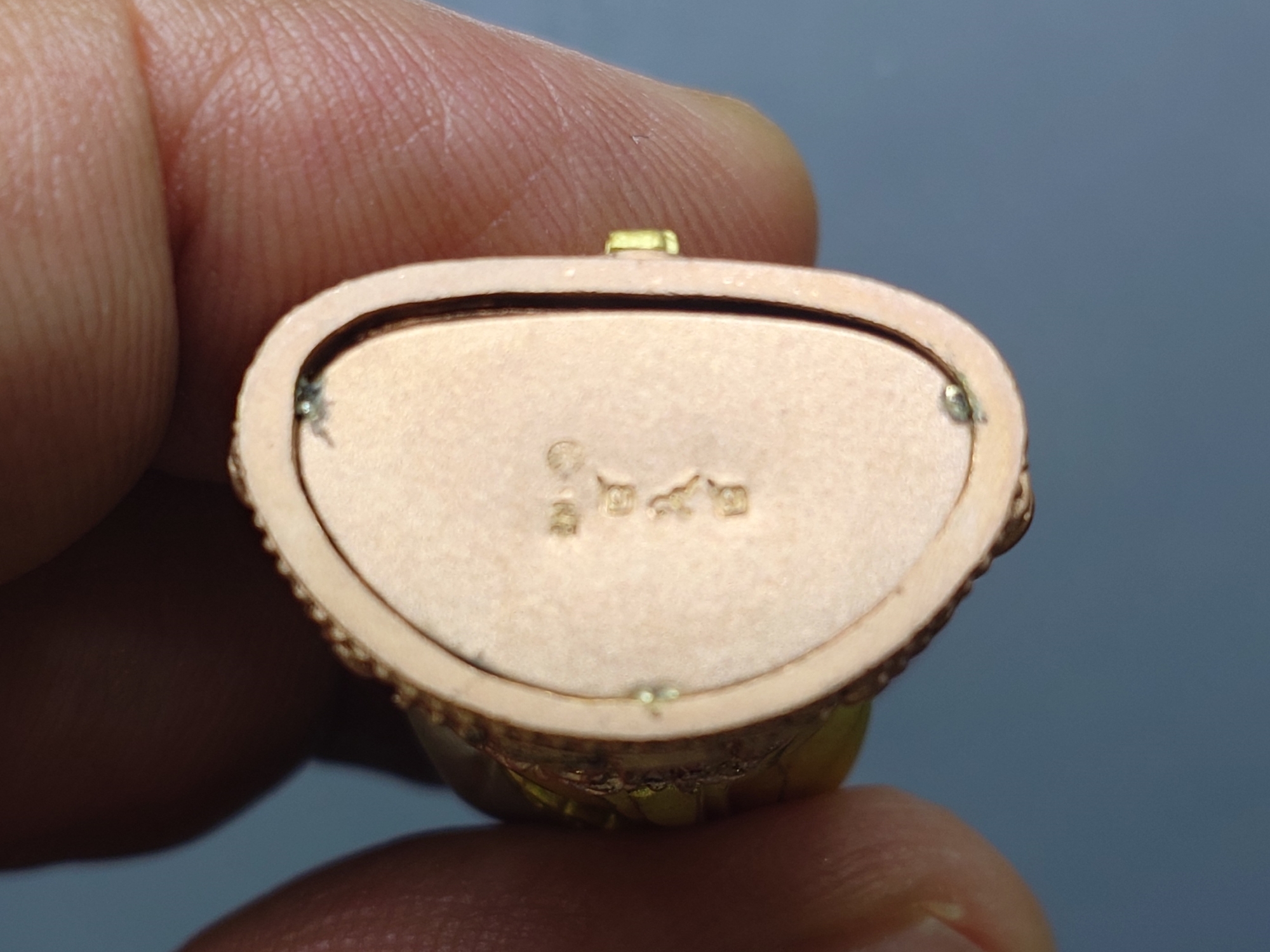 พระกริ่งสิริโภคา สธ. เนื้อเงินชุบสามกษัตริย์ รุ่นสร้างอุโบสถเฉลิมพระเกียรติ วัดบวรนิเวศวิหาร ปี2543 พร้อมกล่องเดิม