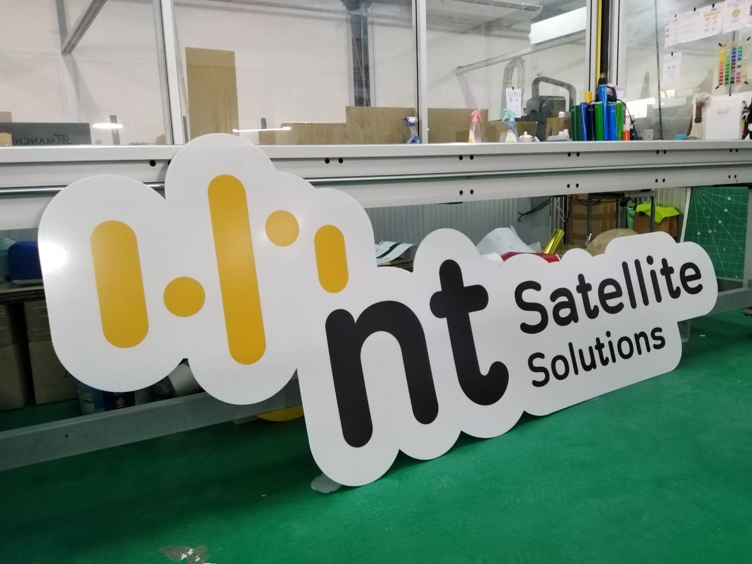ป้ายร้านNT Satellite Solutions ป้ายพิมพ์ลงแผ่นอะคริลิค